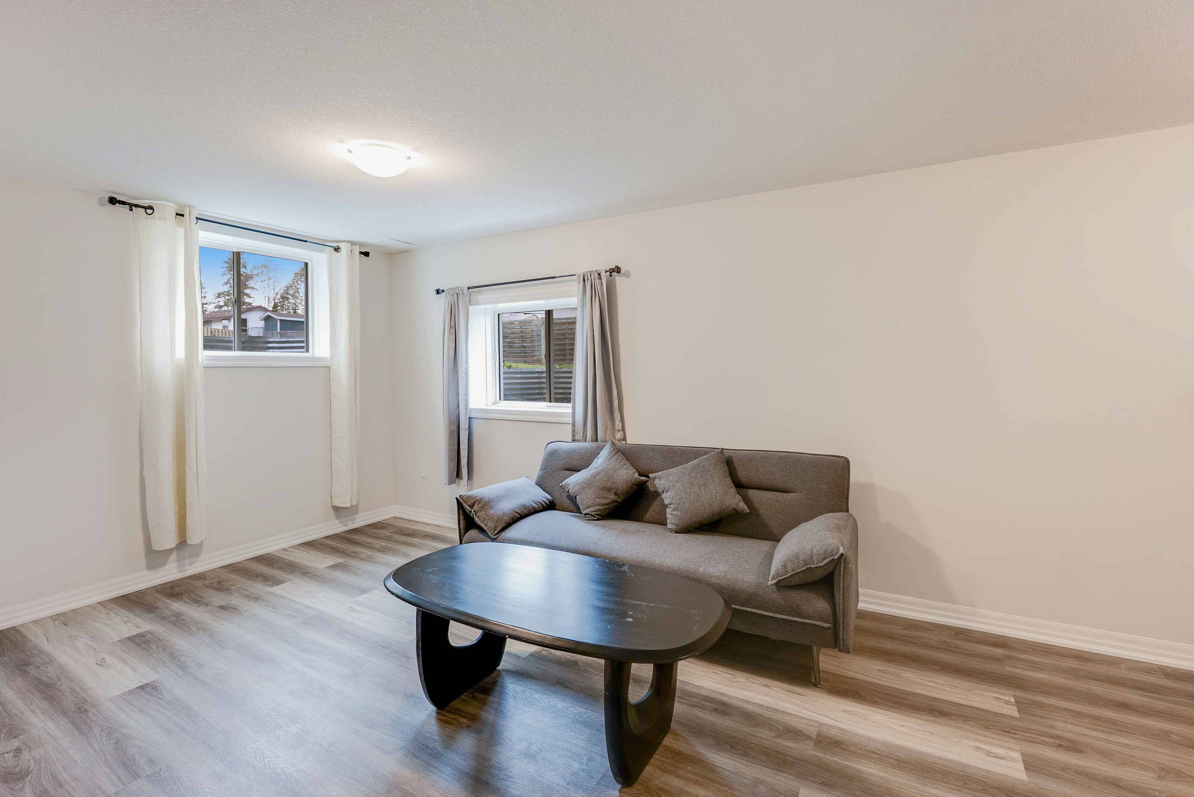 Port Colborne, ON L3K 6E4,90 Hillcrest RD #Lower