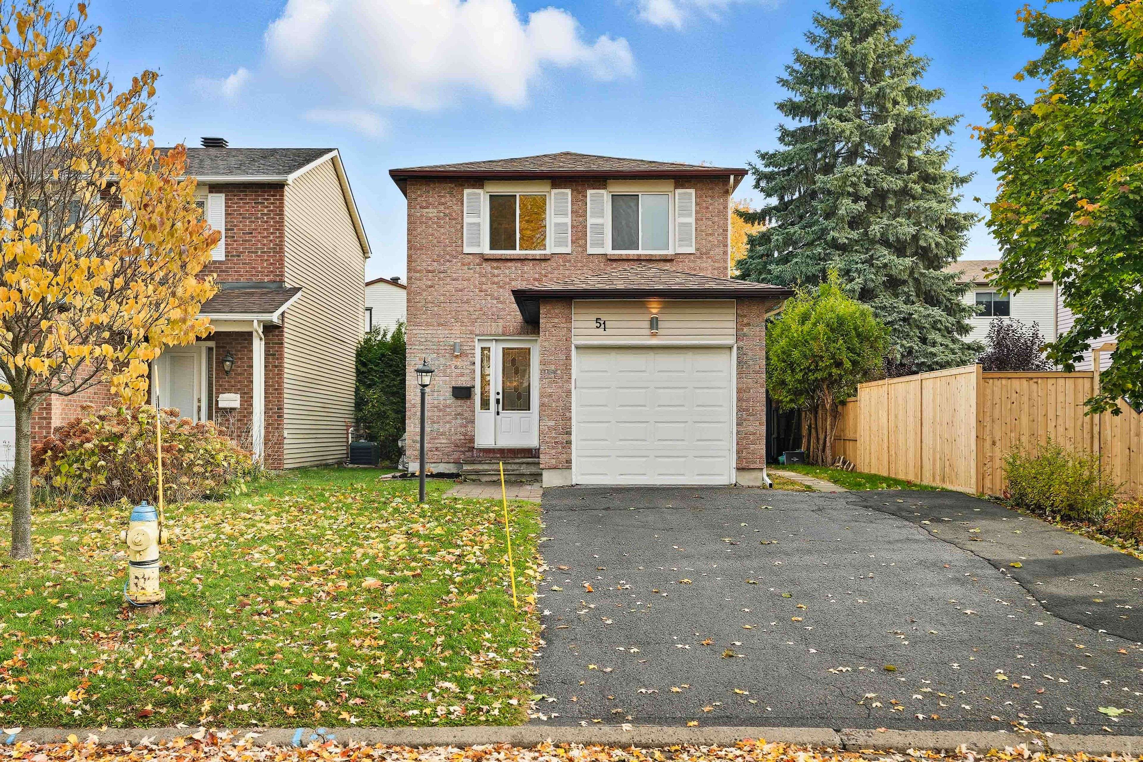 Barrhaven, ON K2J 2K9,51 Raftus SQ