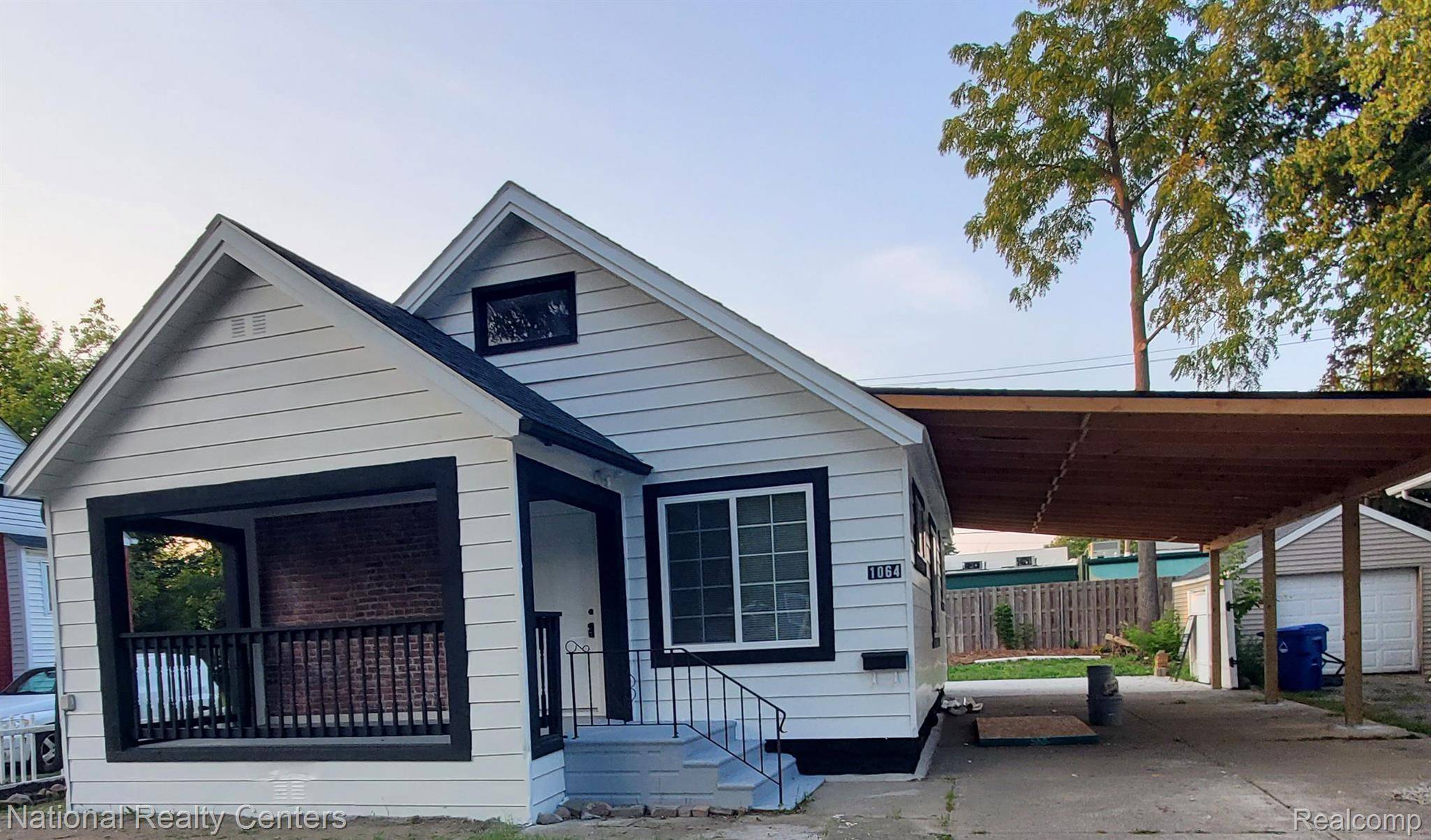 Waterford, MI 48328,Address not disclosed