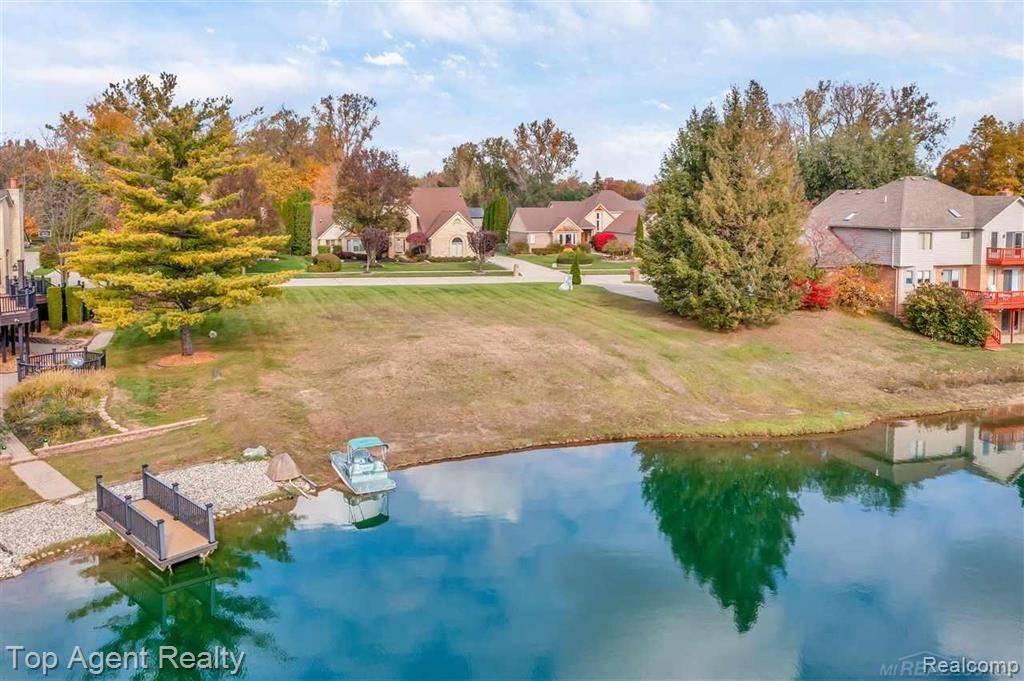 Shelby Twp, MI 48317,8804 Grace ST