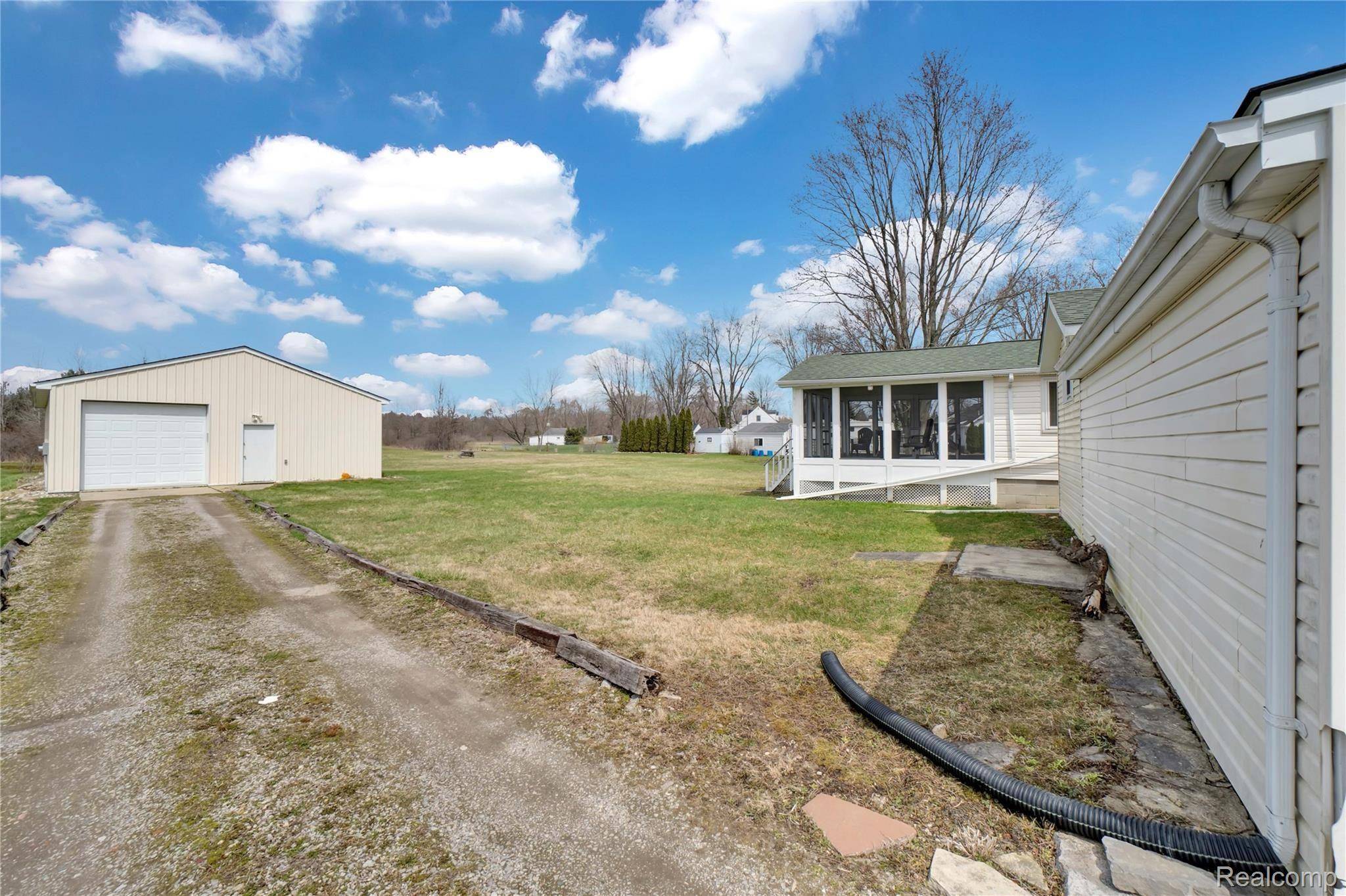 St. Clair, MI 48079,5428 Gratiot AVE