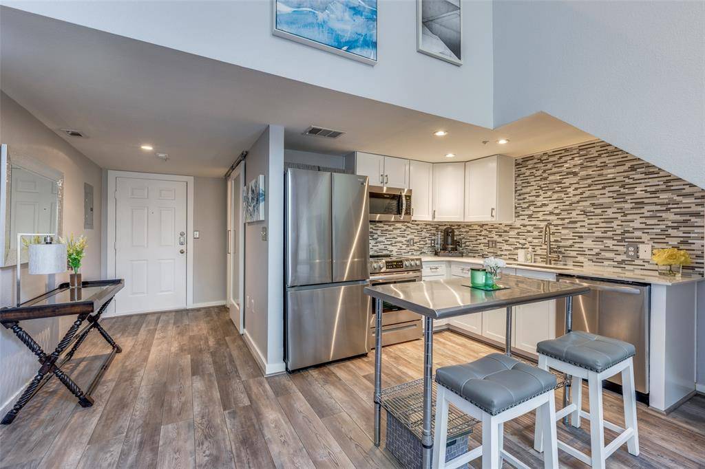 Dallas, TX 75206,5111 Manett Street #208