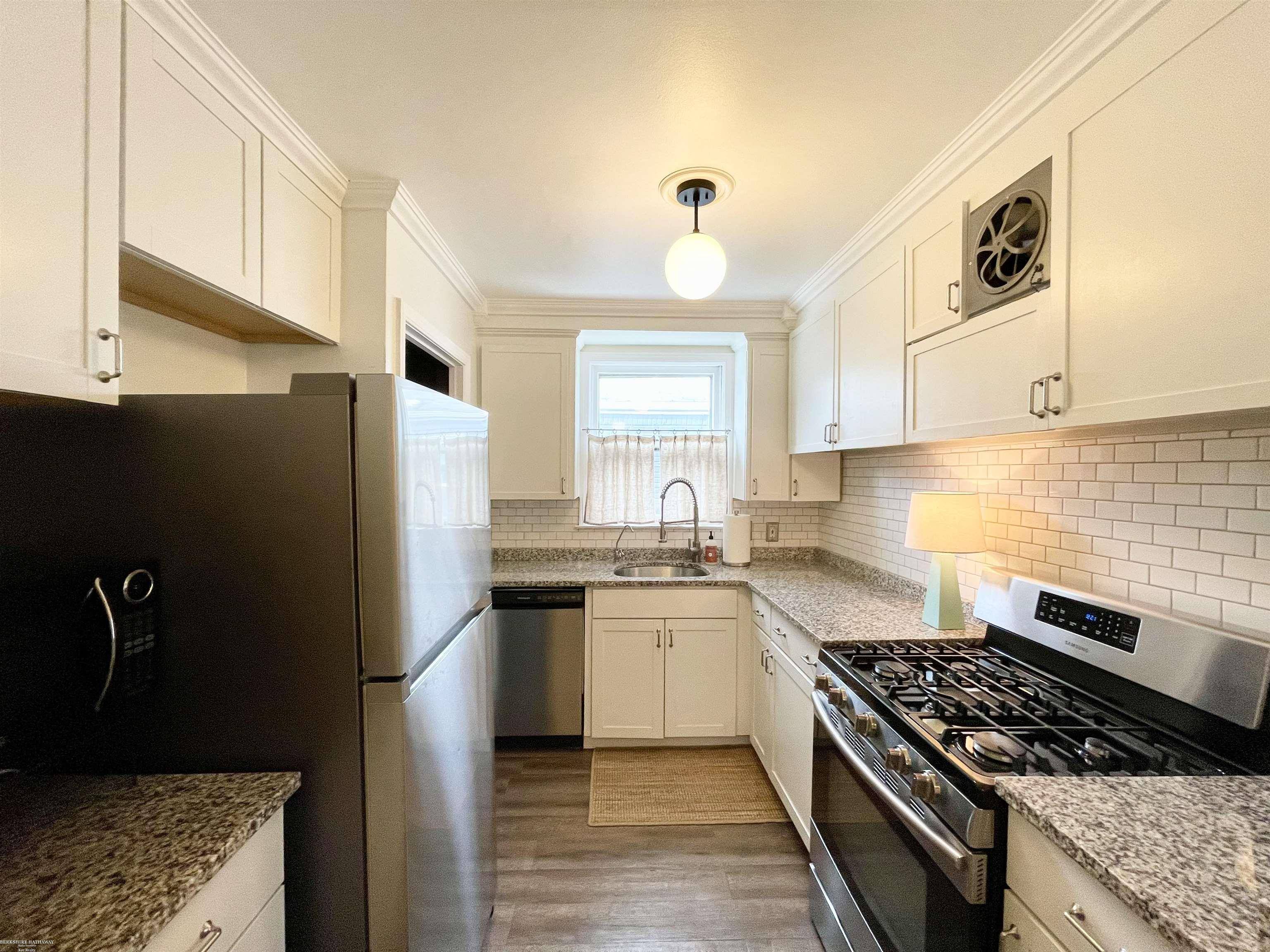 Grosse Pointe Woods, MI 48236,2230 Hawthorne RD