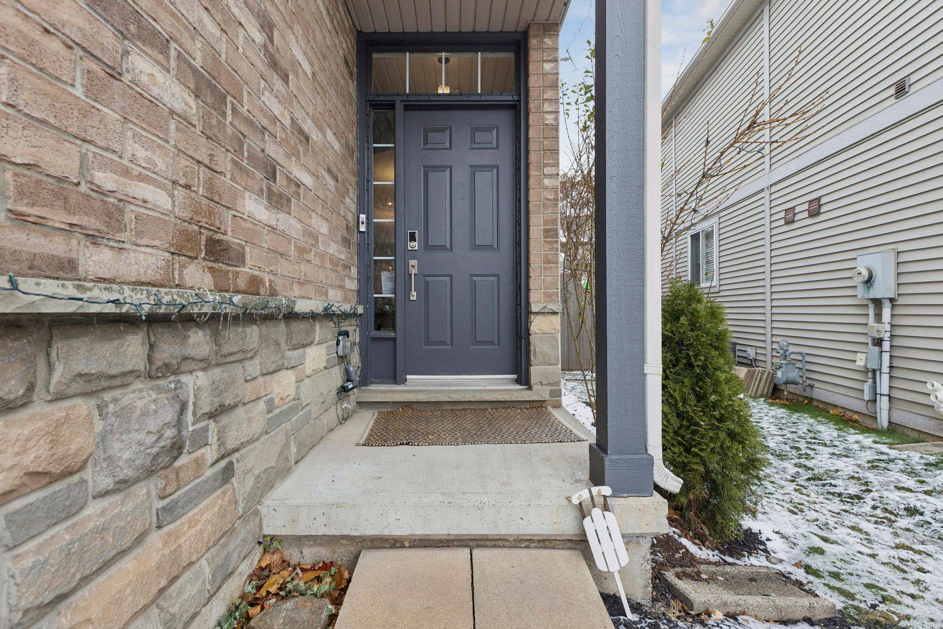 Burlington, ON L7R 5B4,1427 Treeland ST