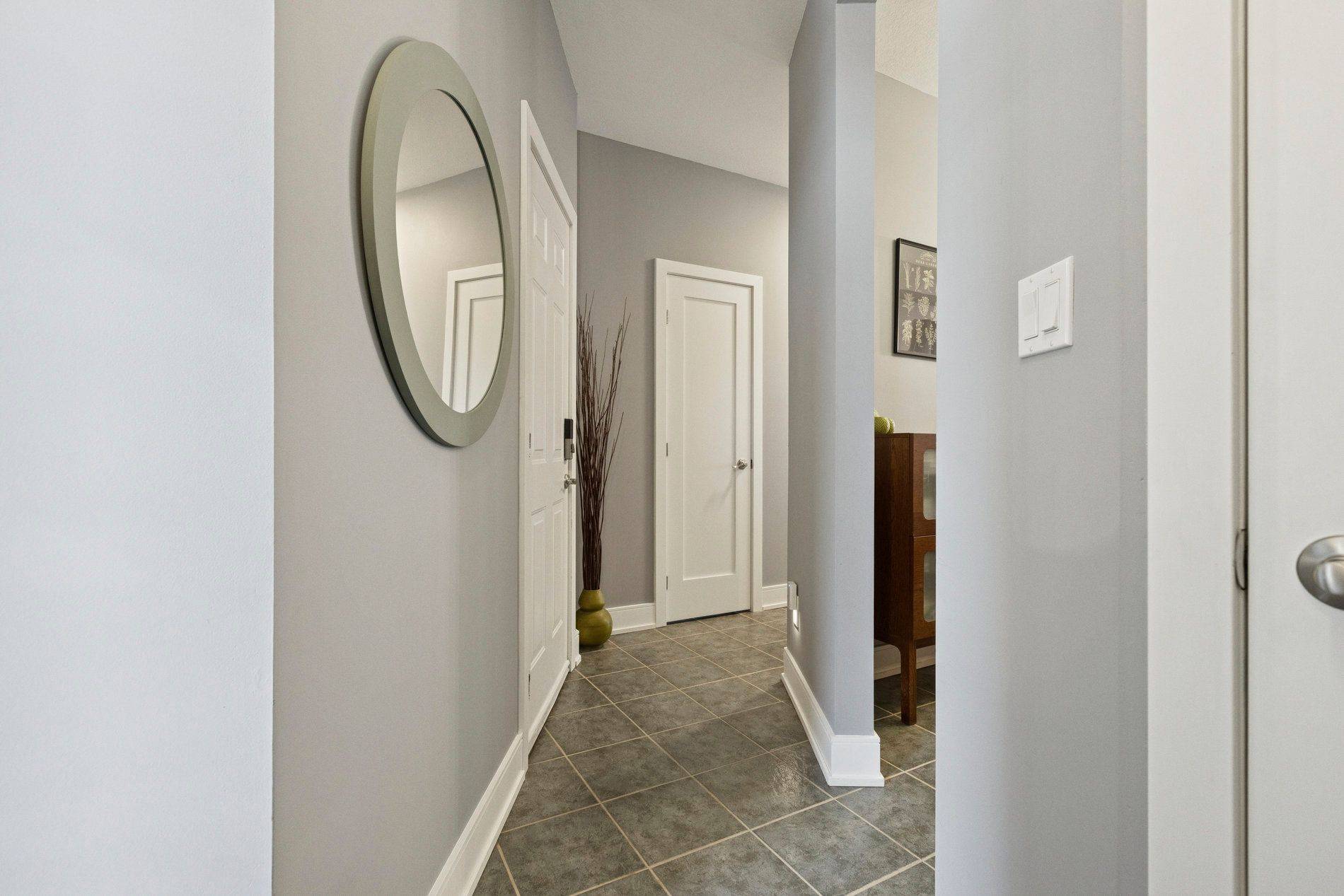 Burlington, ON L7R 5B4,1427 Treeland ST