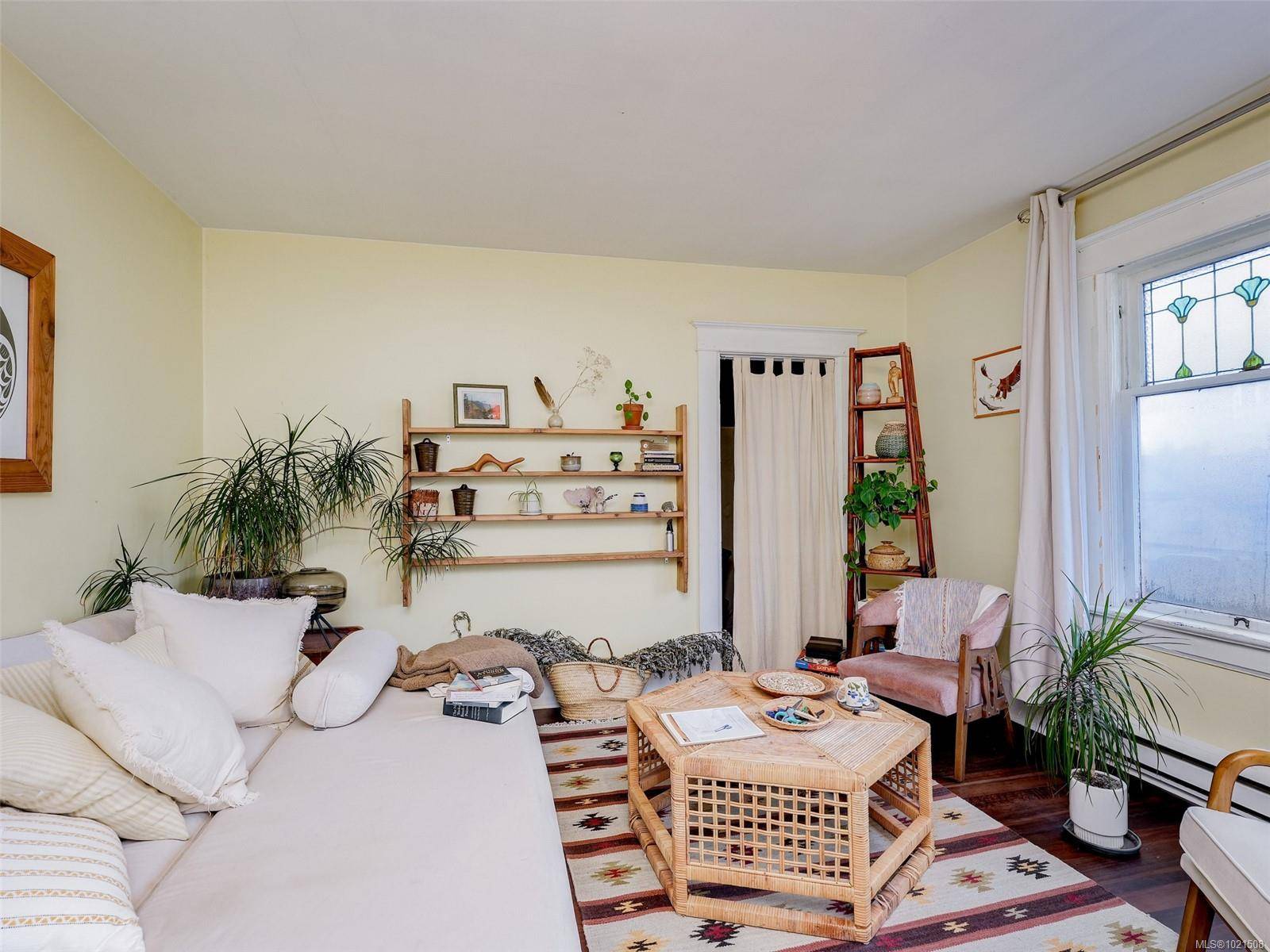 Victoria, BC V8T 1P1,1015 Empress Ave