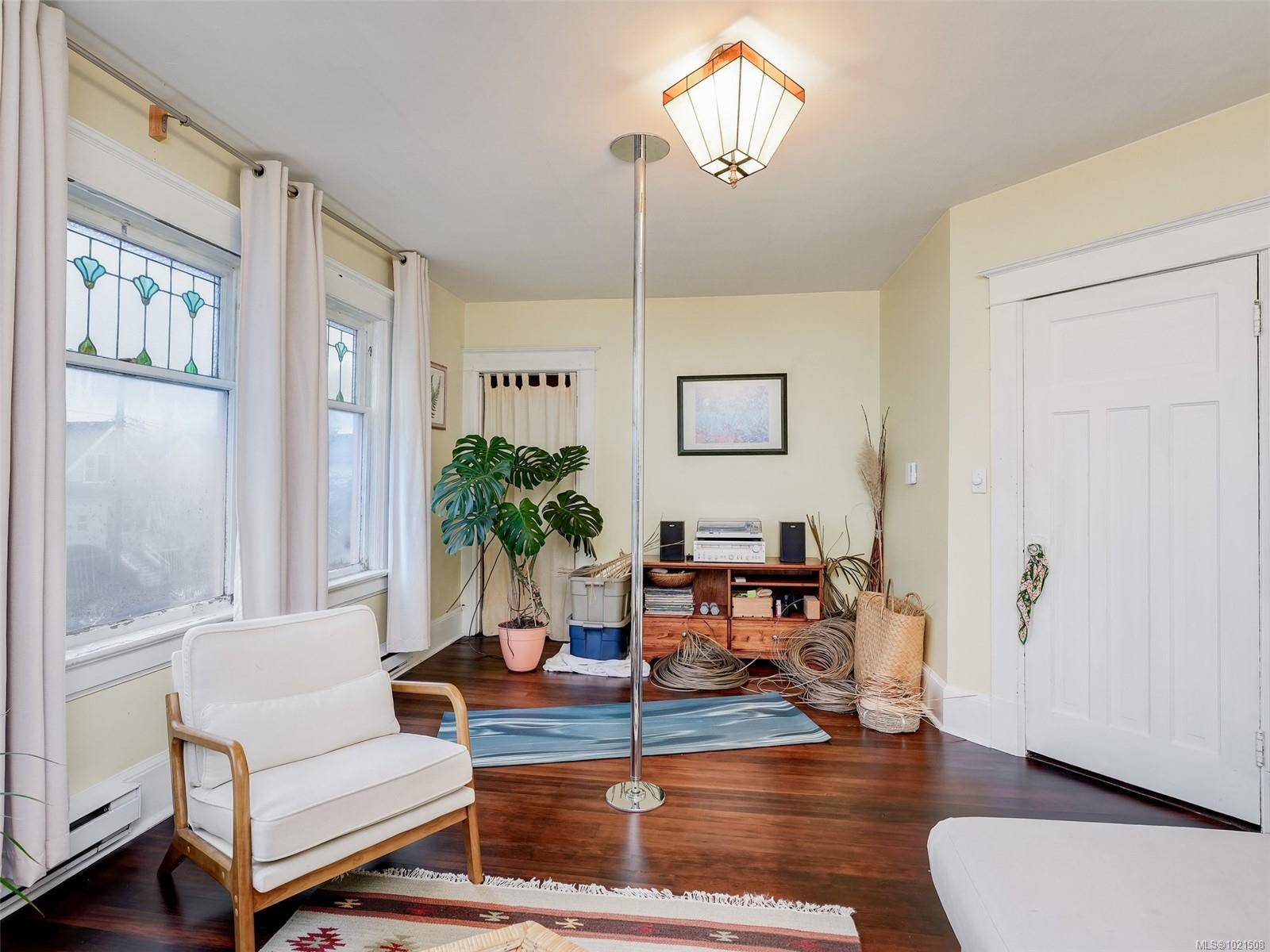 Victoria, BC V8T 1P1,1015 Empress Ave