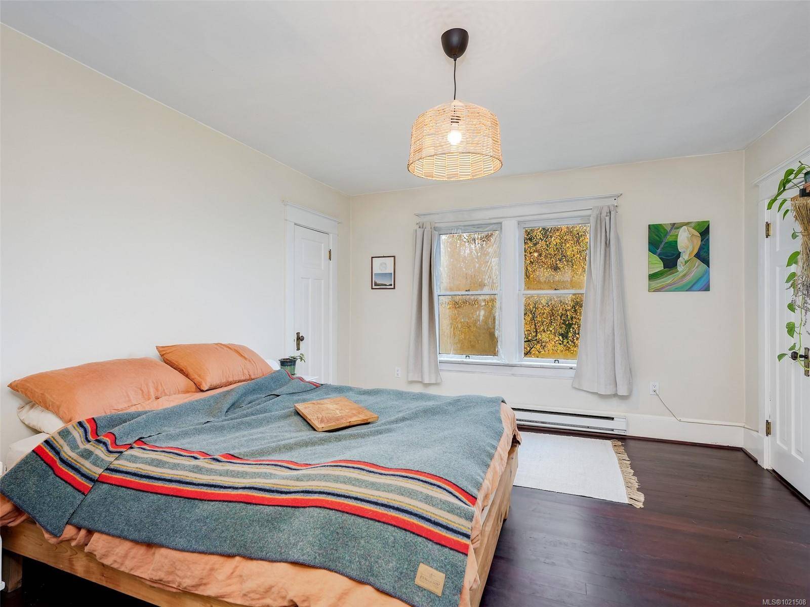 Victoria, BC V8T 1P1,1015 Empress Ave