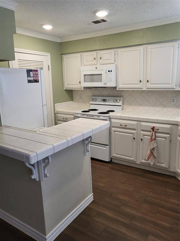 Arlington, TX 76011,2010 Cloisters Drive #2311