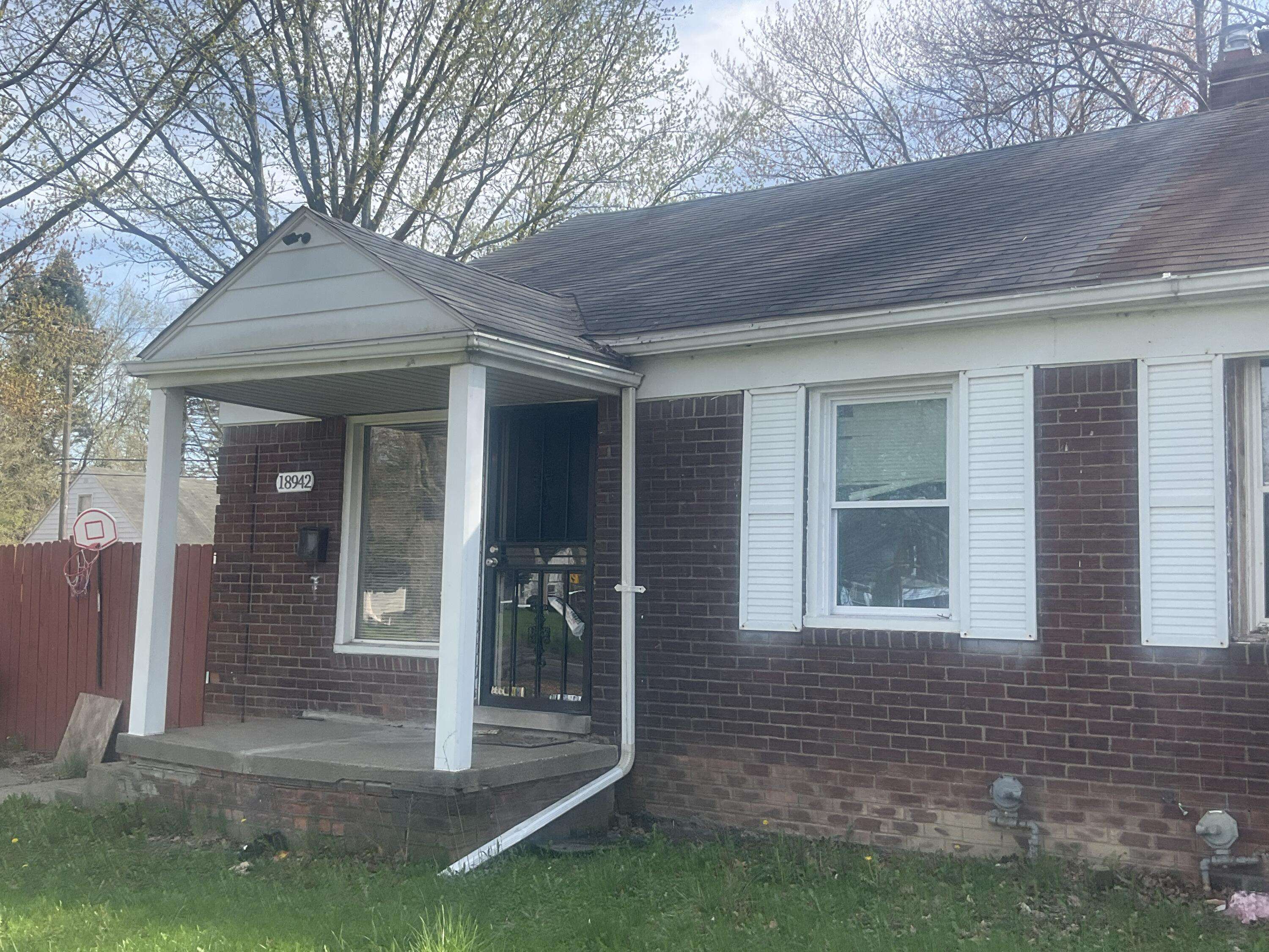 Detroit, MI 48224,18942 Moross RD