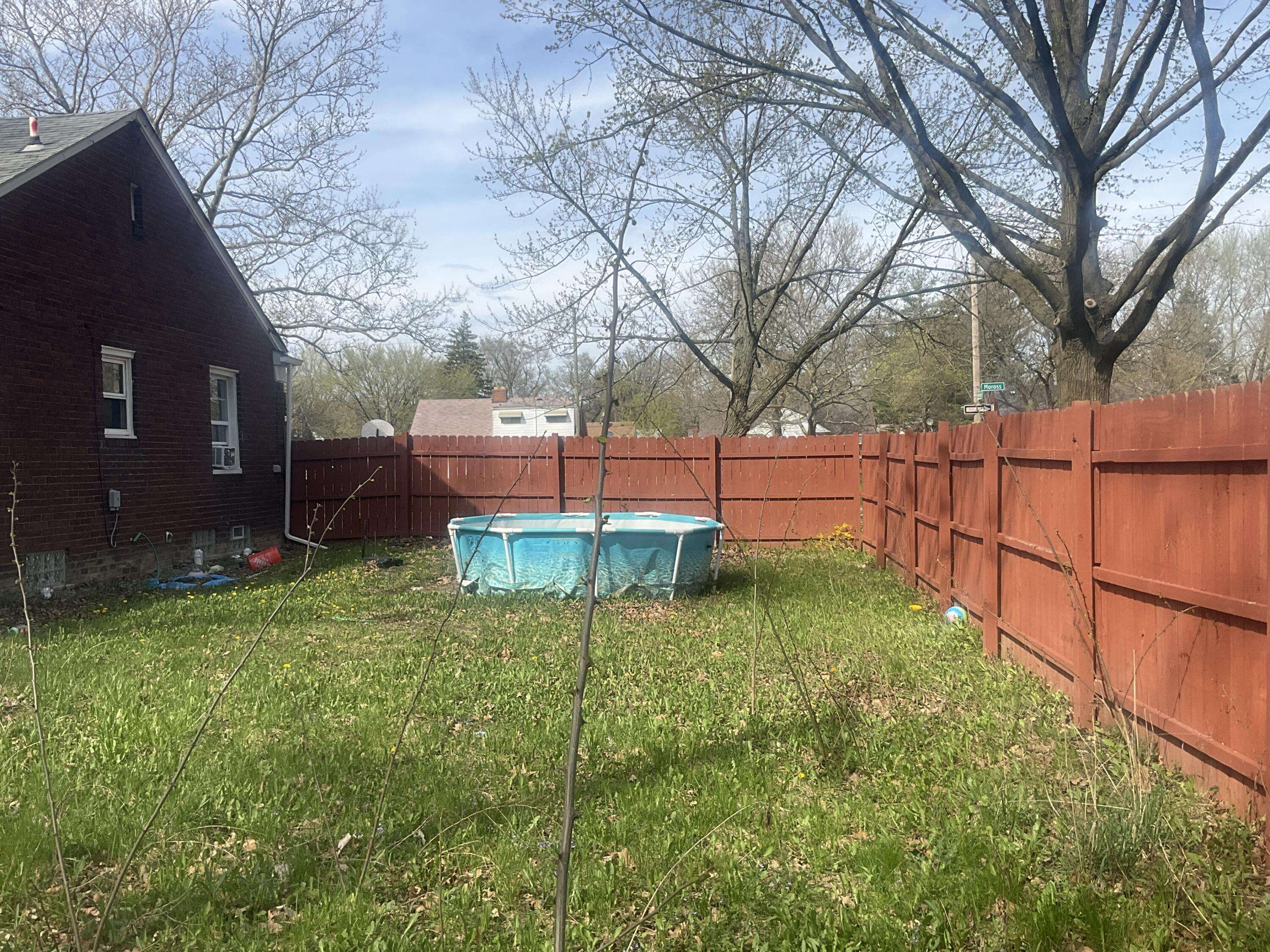 Detroit, MI 48224,18942 Moross RD