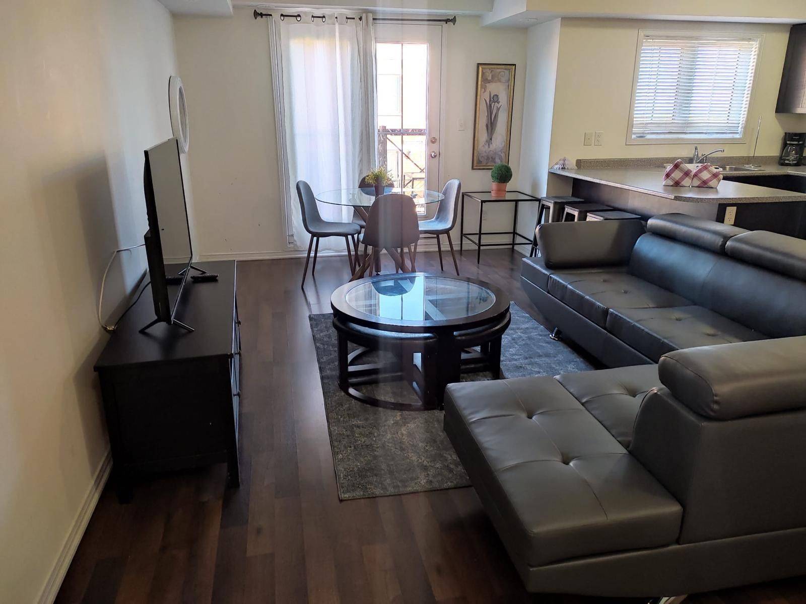 Oakville, ON L6H 0J1,47 Hays BLVD #9