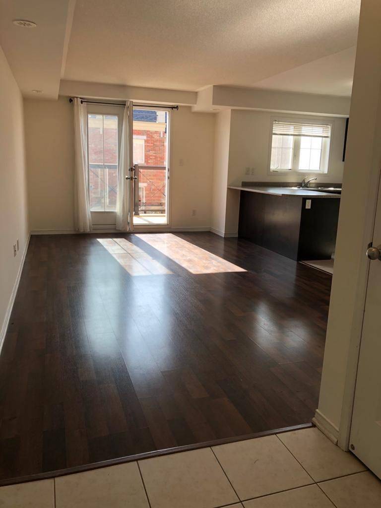 Oakville, ON L6H 0J1,47 Hays BLVD #9