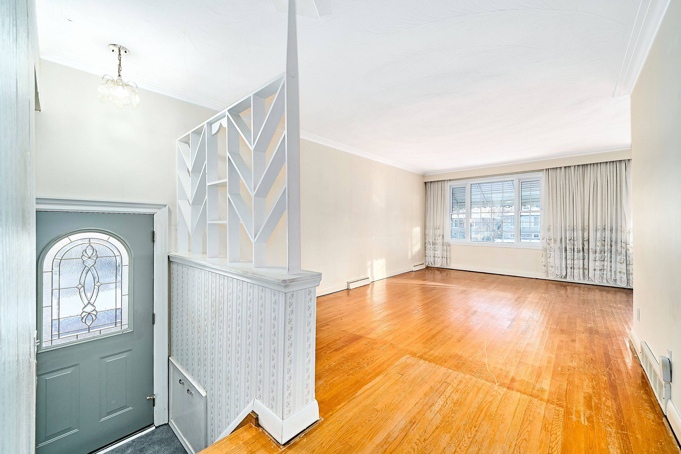 Toronto W09, ON M9P 2E4,28 Winnipeg RD