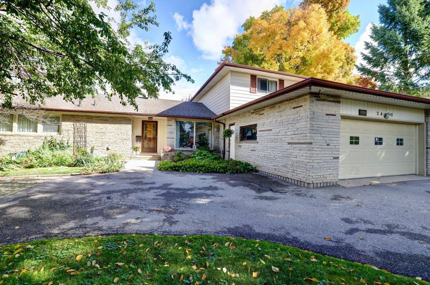 Mississauga, ON L5K 1V9,2497 Fifth Line W