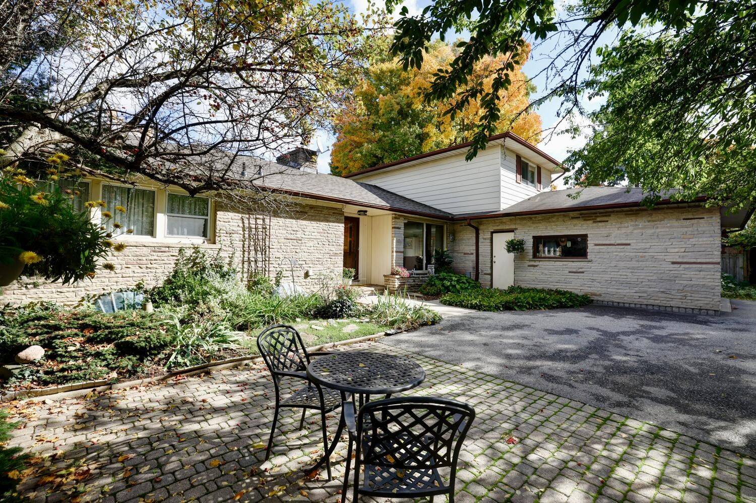 Mississauga, ON L5K 1V9,2497 Fifth Line W