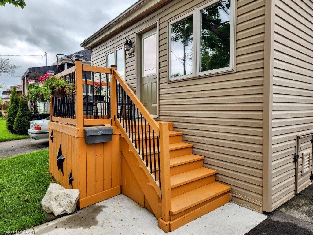 Hamilton, ON L8H 5H5,293 Fairfield AVE