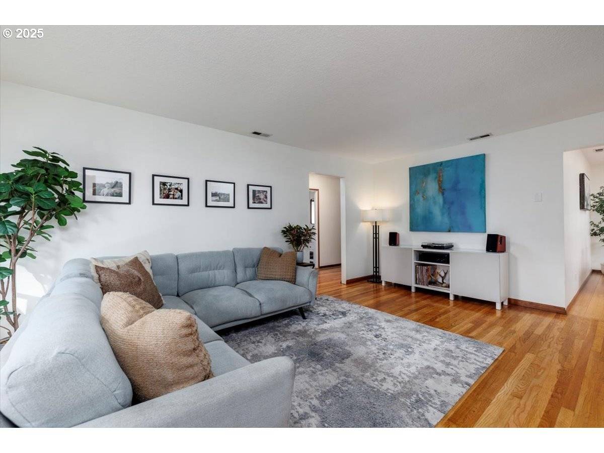 Gladstone, OR 97027,550 E EXETER ST