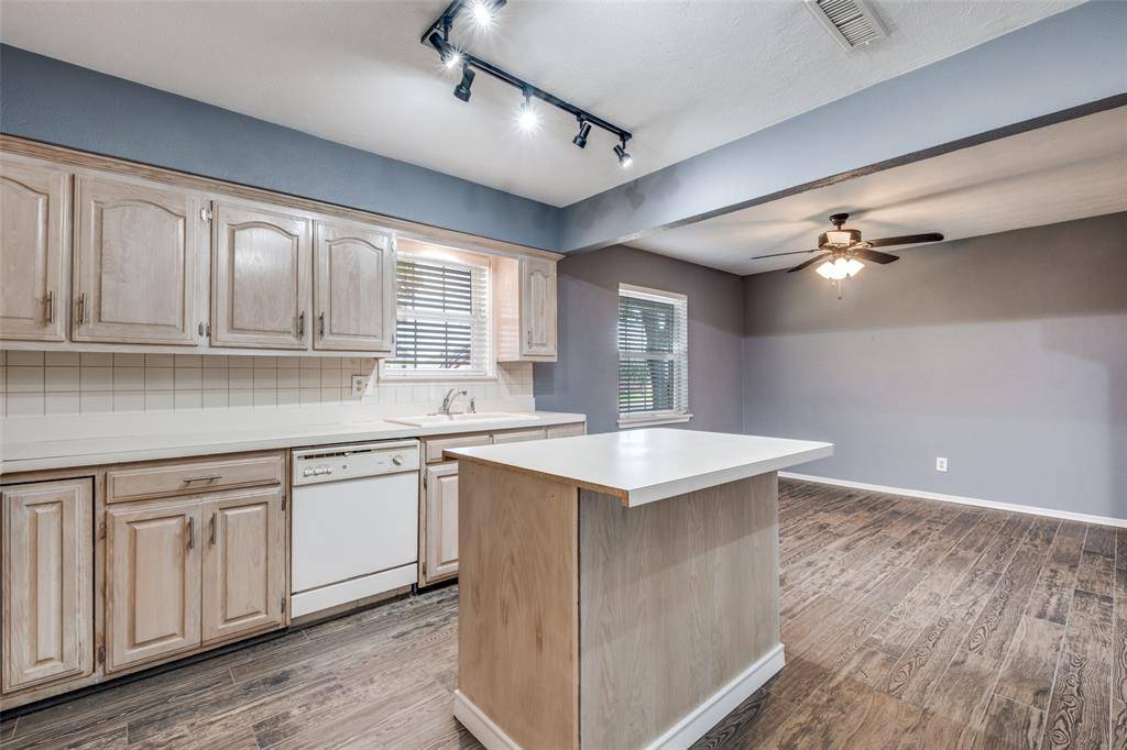 Dallas, TX 75238,10430 Vistadale Drive