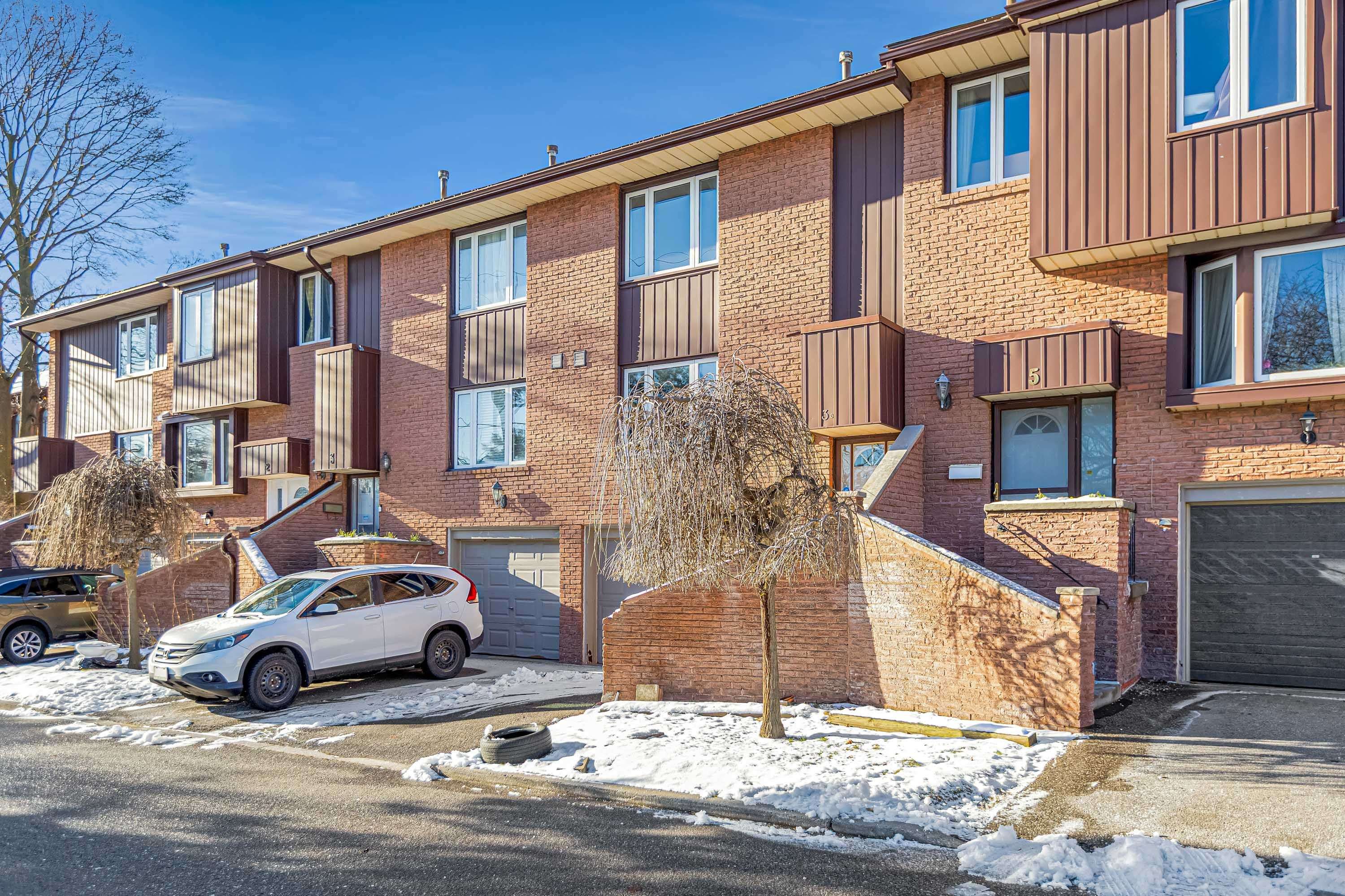 Toronto E07, ON M1S 1R5,2606 Midland AVE #3B