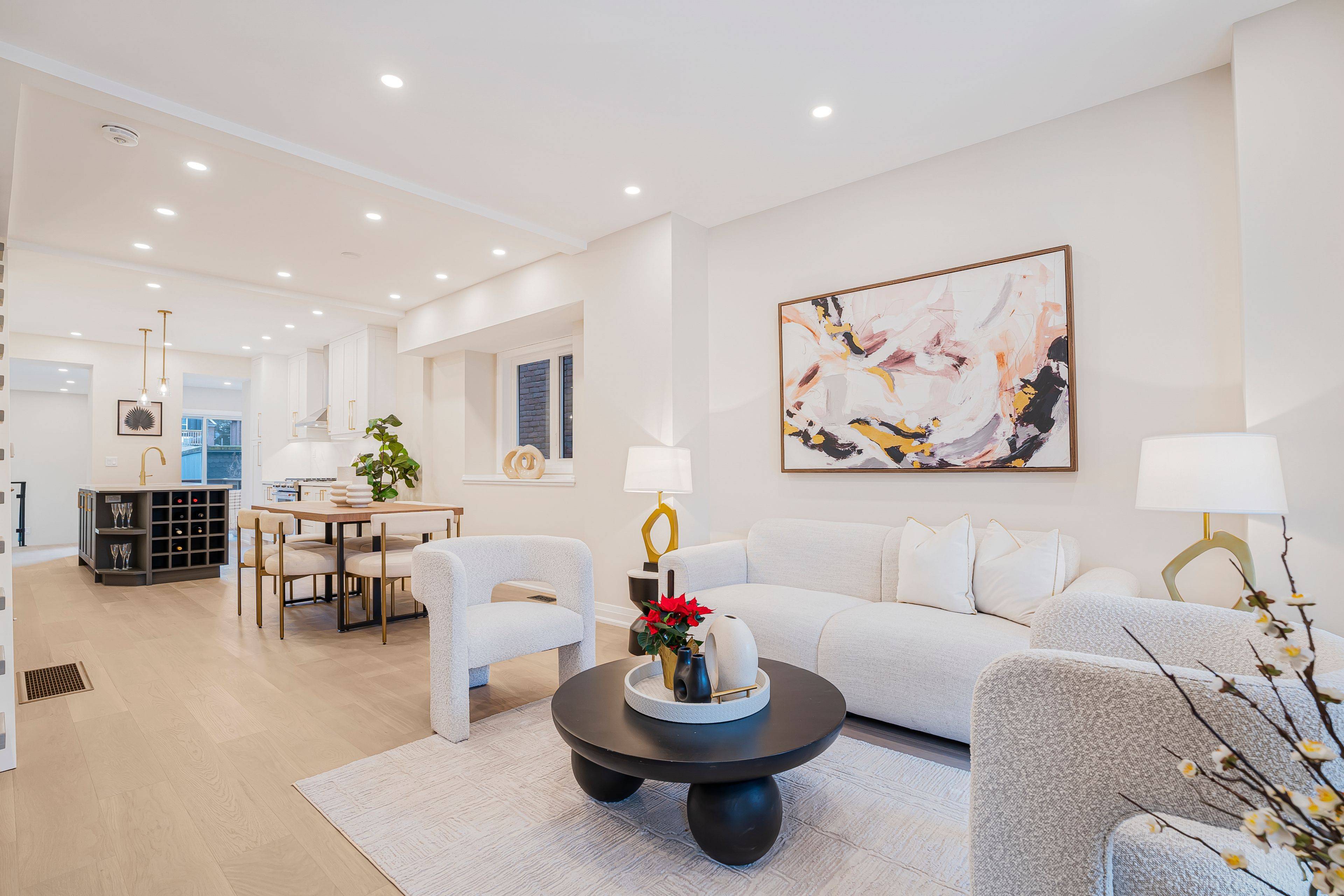 Toronto E01, ON M4J 1J3,47 Harcourt AVE