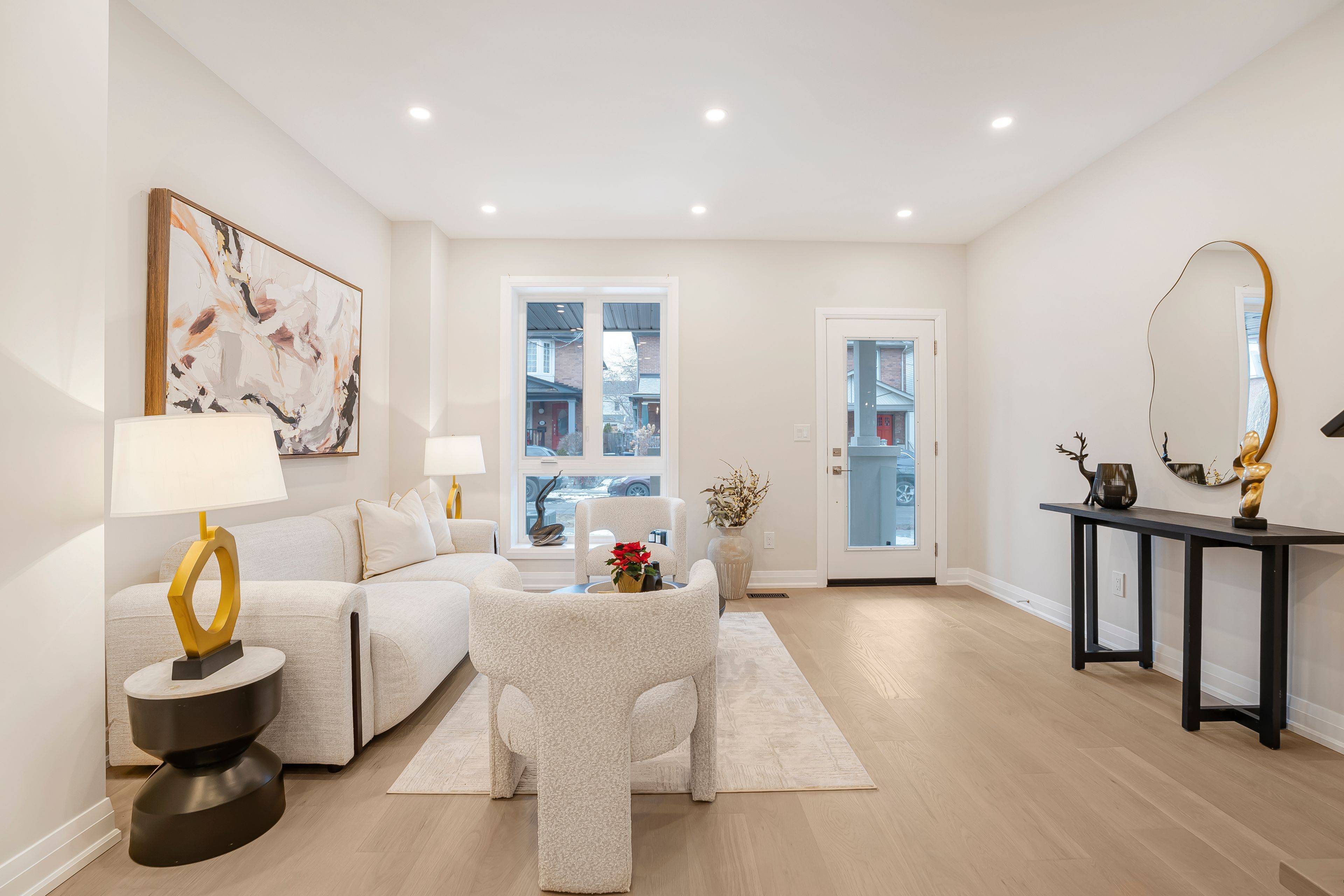 Toronto E01, ON M4J 1J3,47 Harcourt AVE