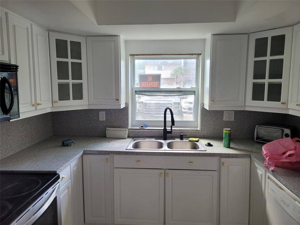 North Lauderdale, FL 33068,7967 SW 6th Ct