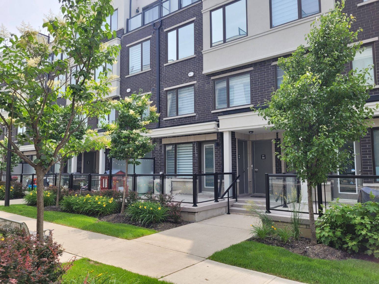 Aurora, ON L4G 3G5,300 Alex Garden CIR #55