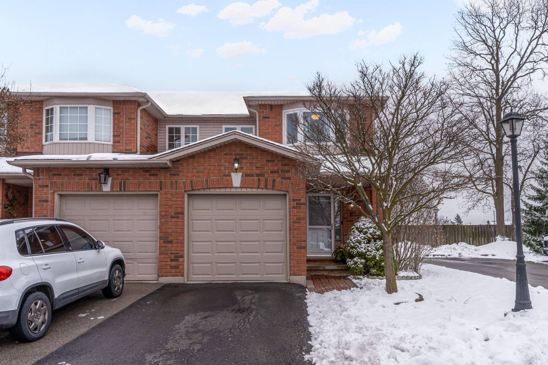 Hamilton, ON L8J 3Y9,171 Highbury DR #6