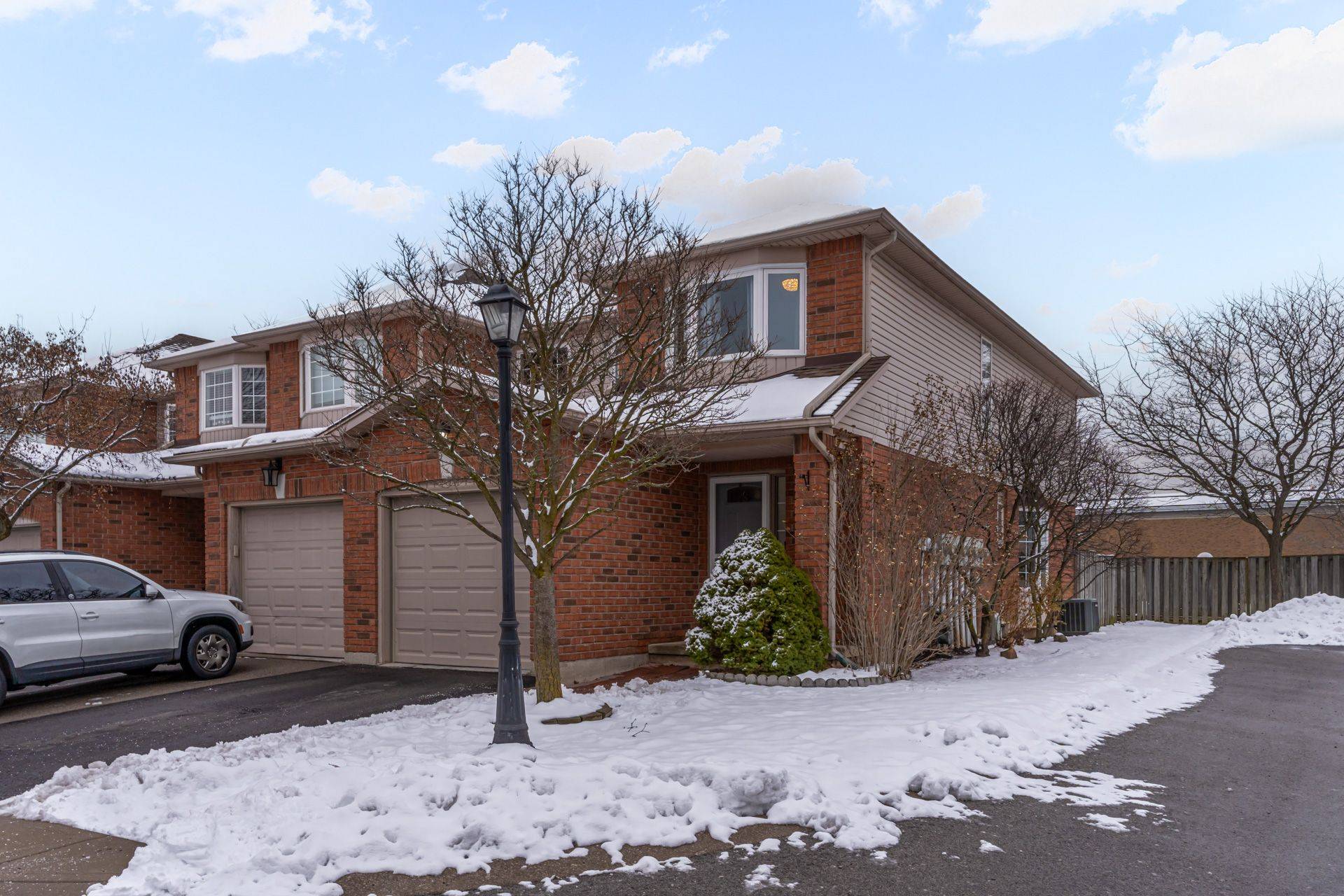 Hamilton, ON L8J 3Y9,171 Highbury DR #6