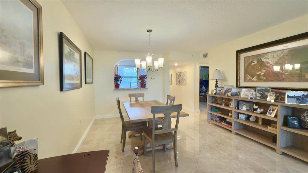 Davie, FL 33324,1516 Whitehall Dr #303