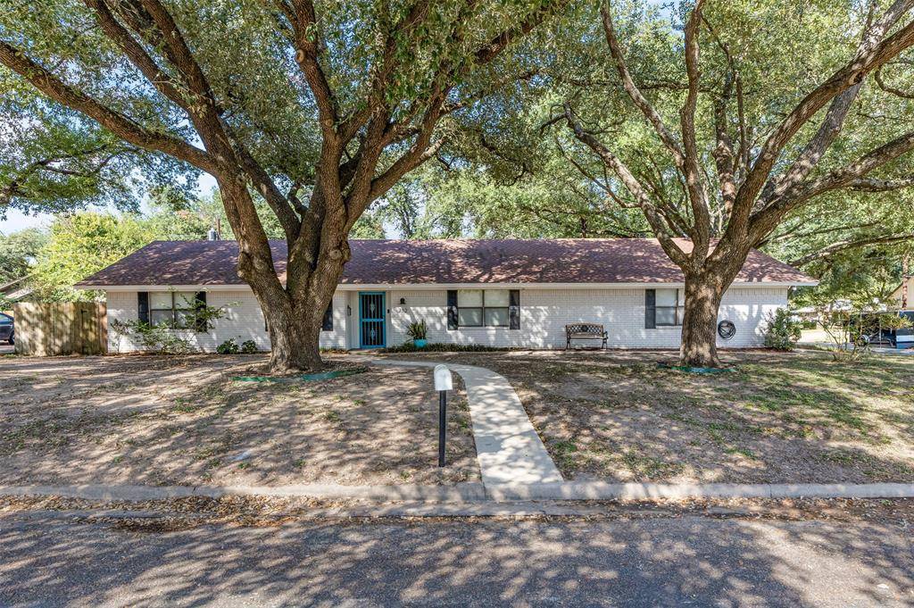 Cameron, TX 76520,712 E 16th Street