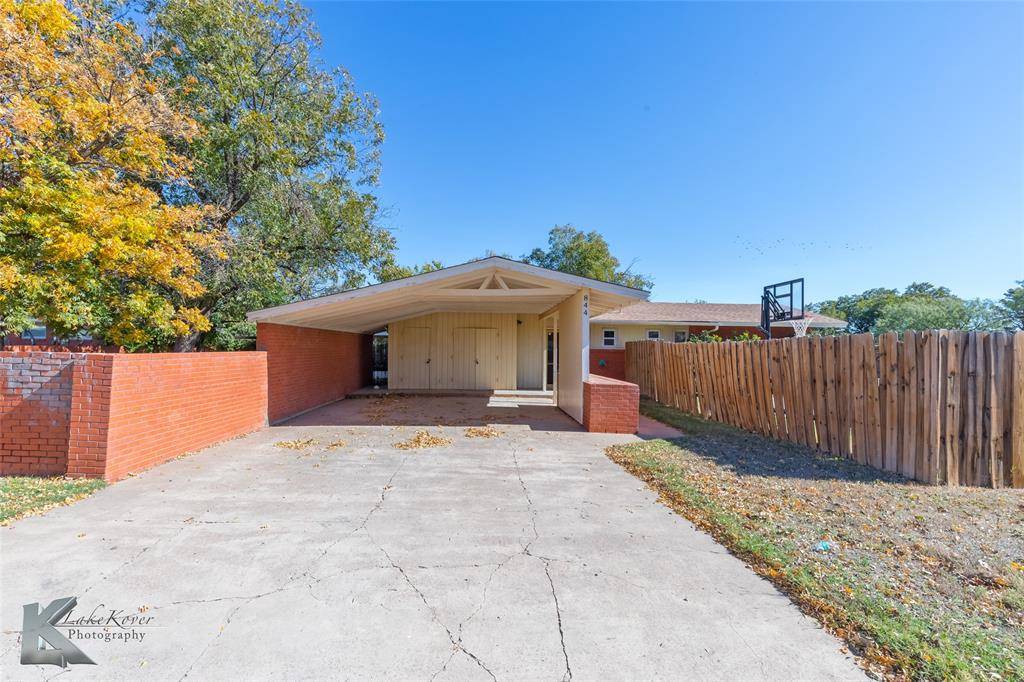 Hamlin, TX 79520,844 1st Street