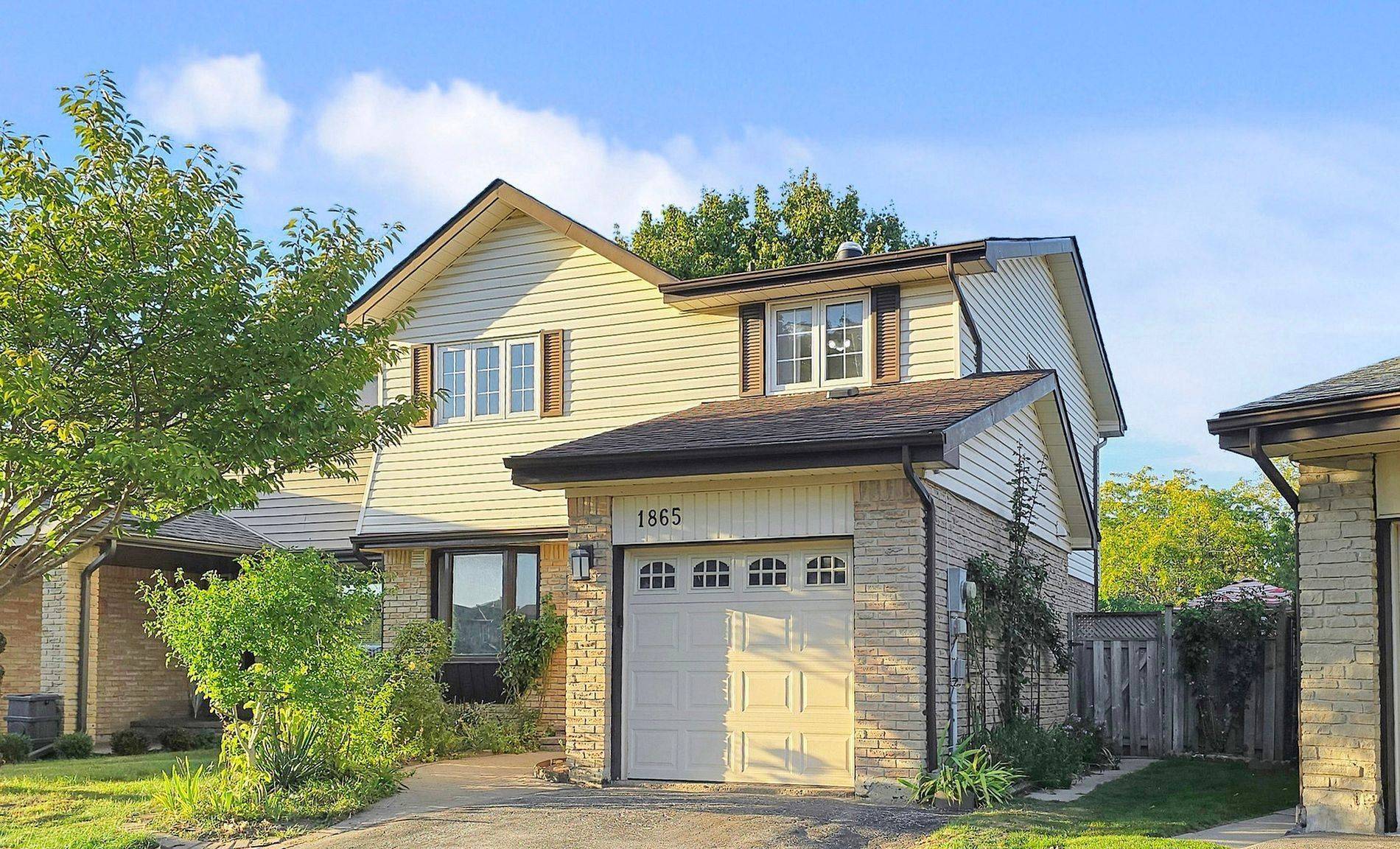 Pickering, ON L1V 3J2,1865 Cricket LN #Basement