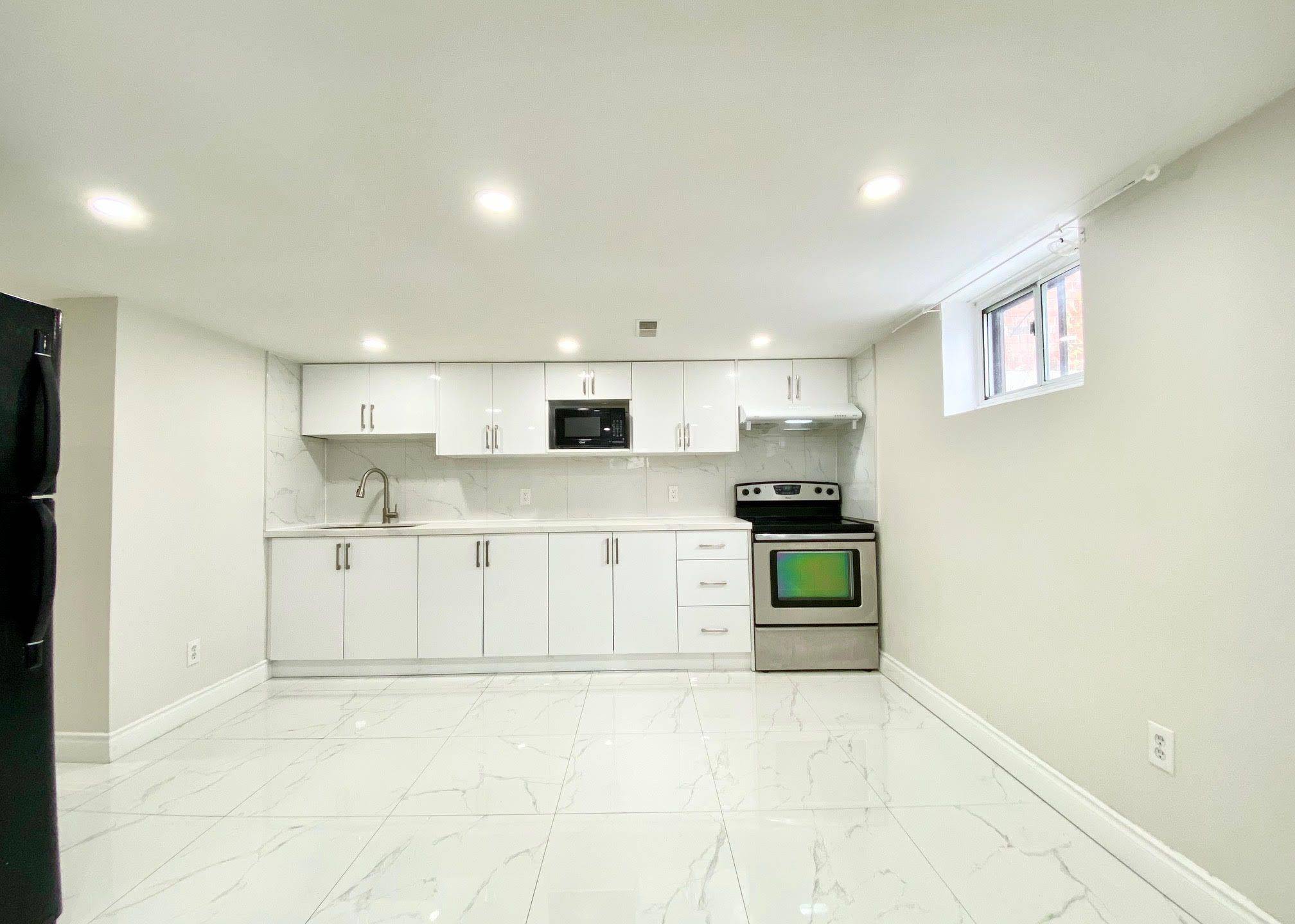 Toronto E04, ON M1K 2J1,15 Martorino DR #Lwr