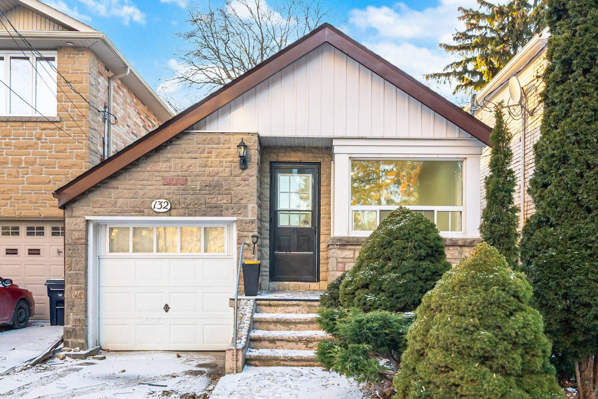 Toronto E03, ON M4C 4Z2,132 Barrington AVE