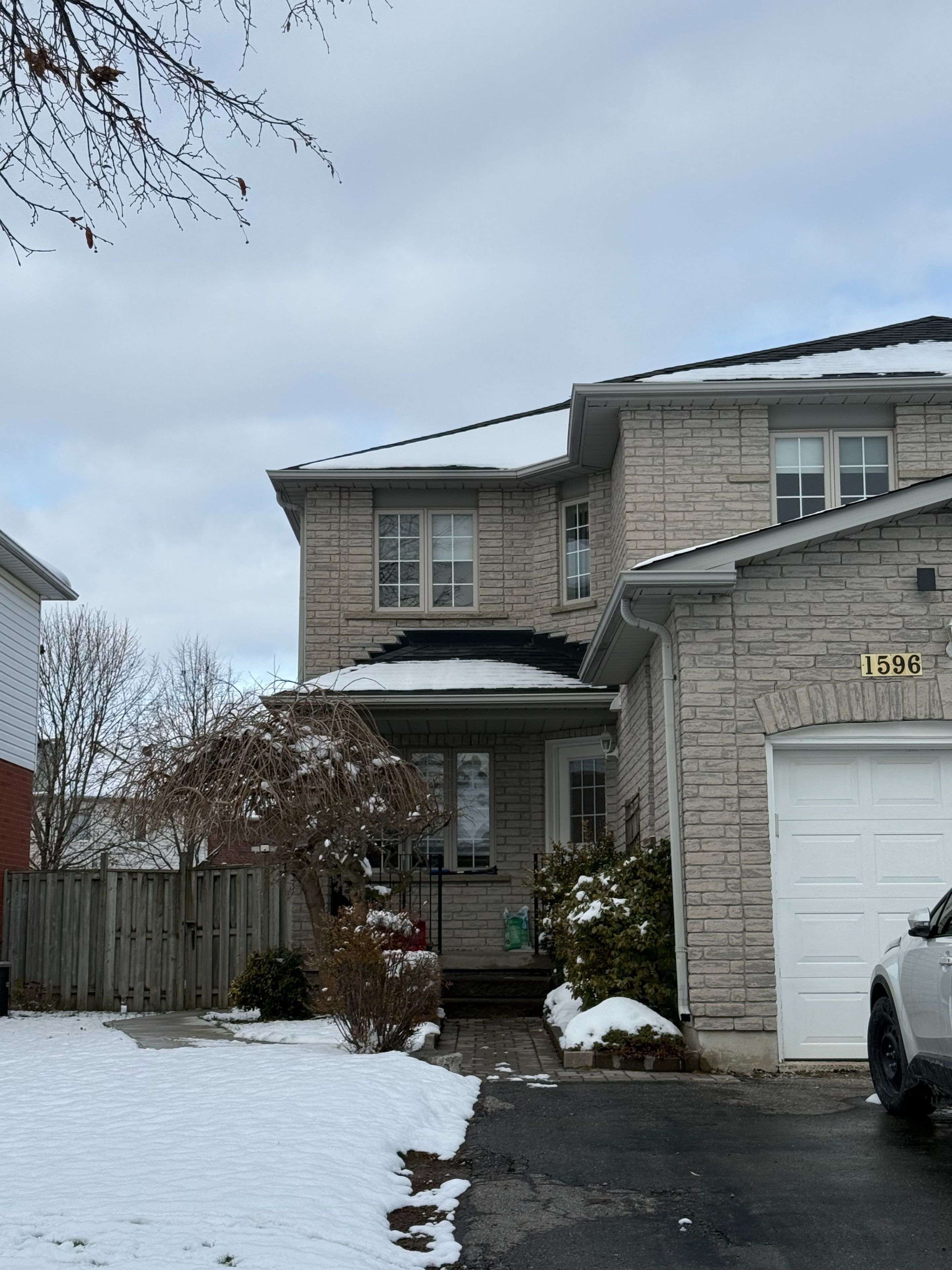 Oshawa, ON L1K 2L4,1596 Fieldgate DR