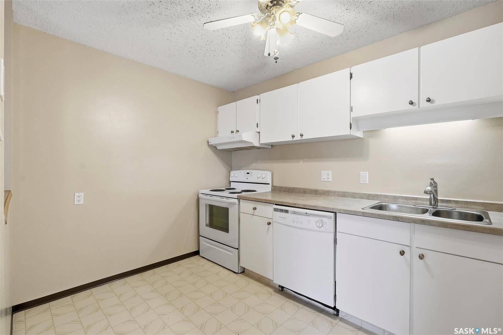 Saskatoon, SK S7J 4J6,205 Kingsmere BOULEVARD #303