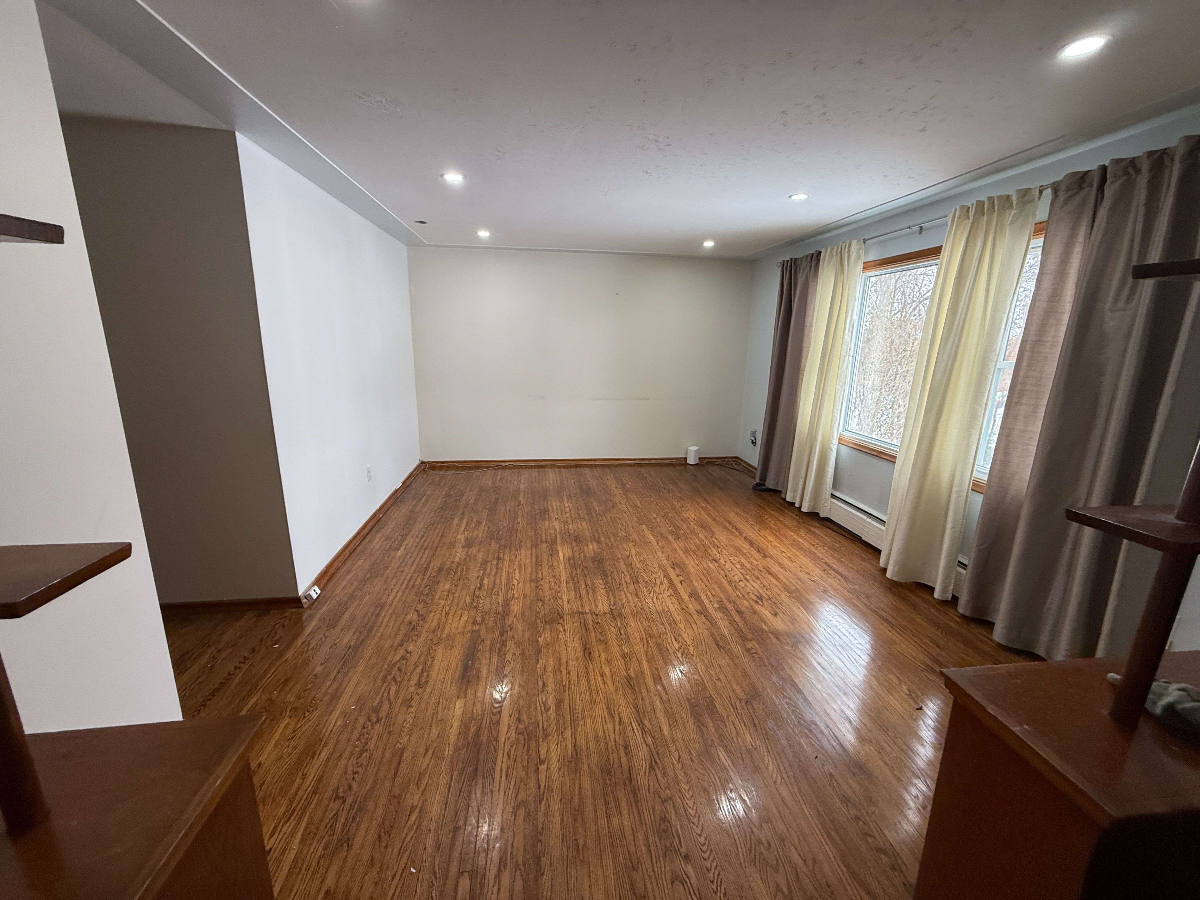 London South, ON N5Z 3H4,1023 Eagle DR #Main Unit