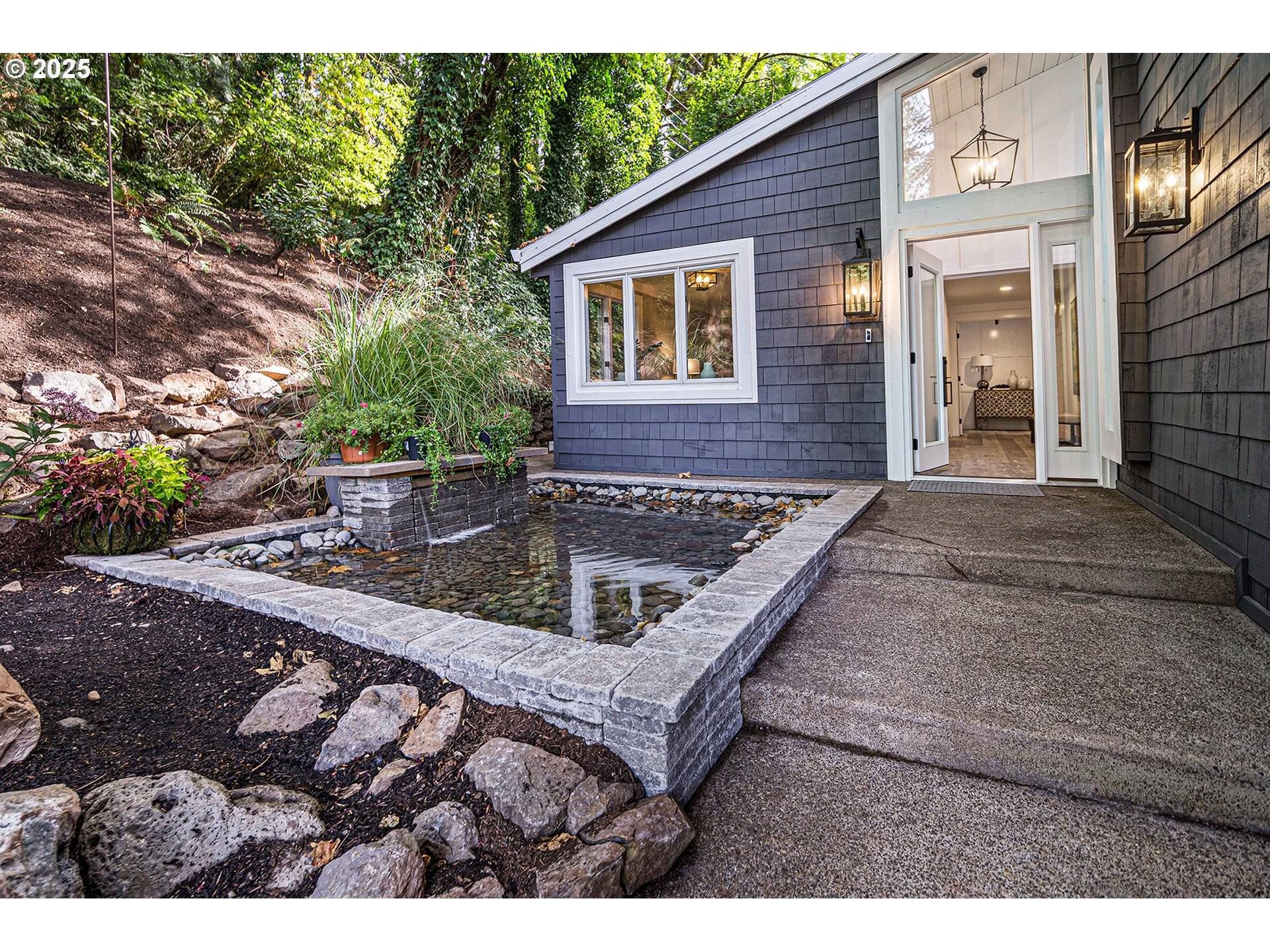 Lake Oswego, OR 97034,3220 Southshore BLVD