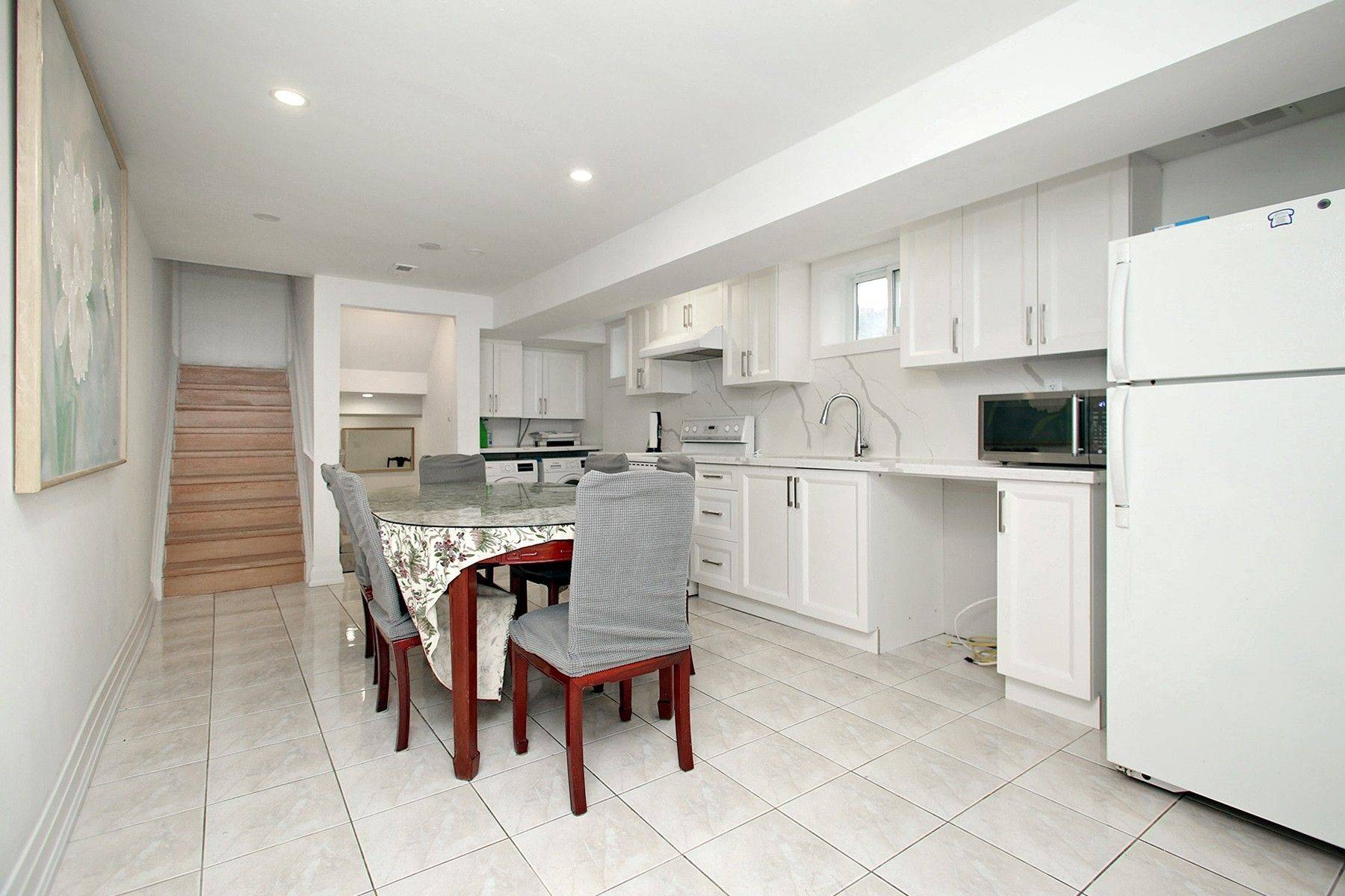 Toronto E07, ON M1S 3T5,104 Snowhill CRES #BSMT