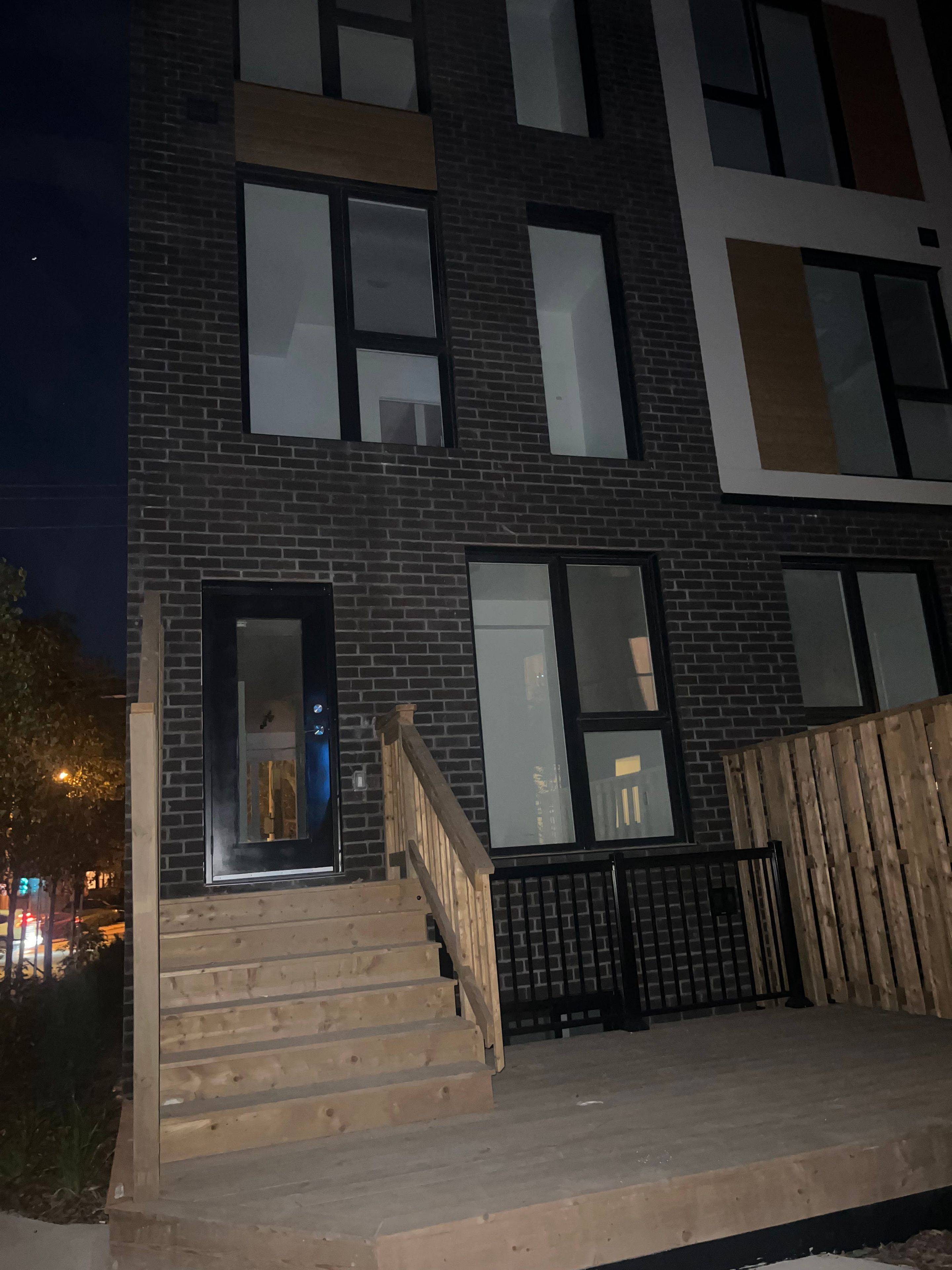 Toronto E06, ON M1N 1Y1,168 Clonmore DR #20