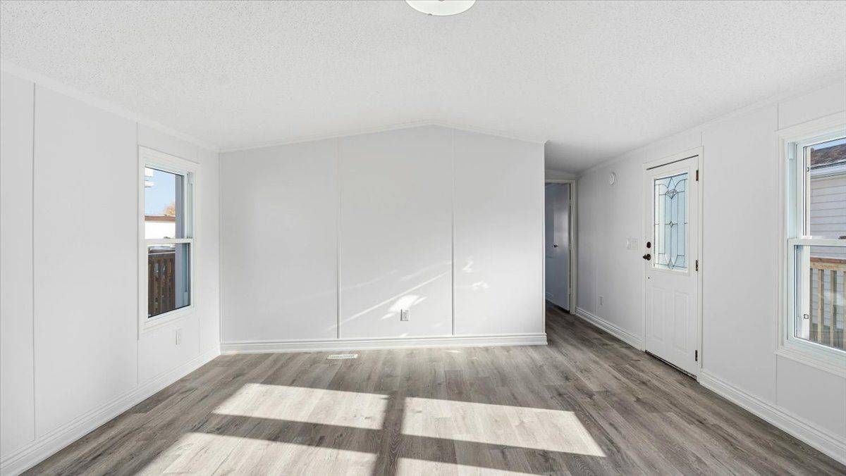 Quinte West, ON K8V 1M1,311 Dundas ST E #21