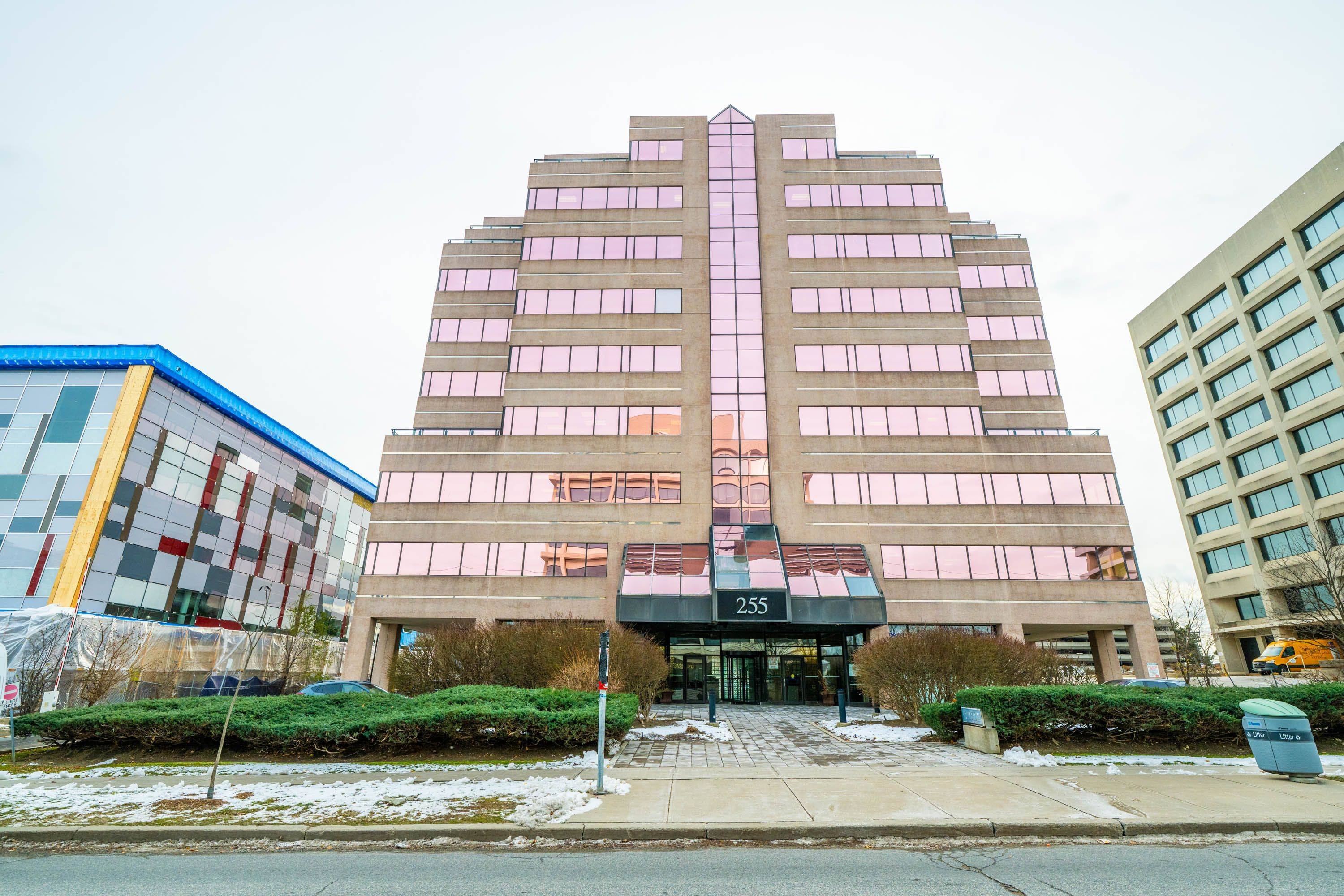 Toronto C12, ON M3B 3H9,255 Duncan Mill RD #609