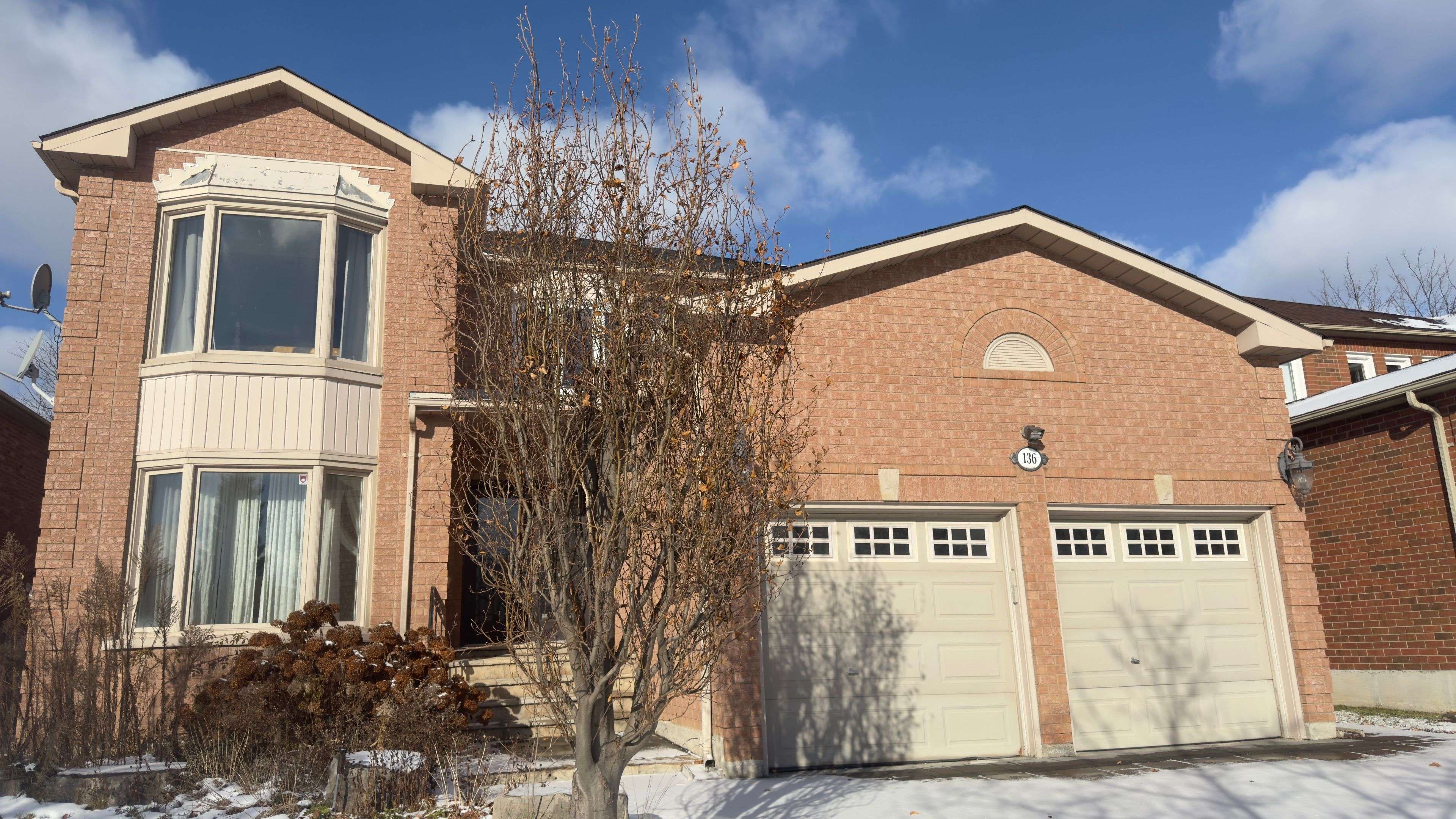 Vaughan, ON L4J 7V5,136 Worth BLVD