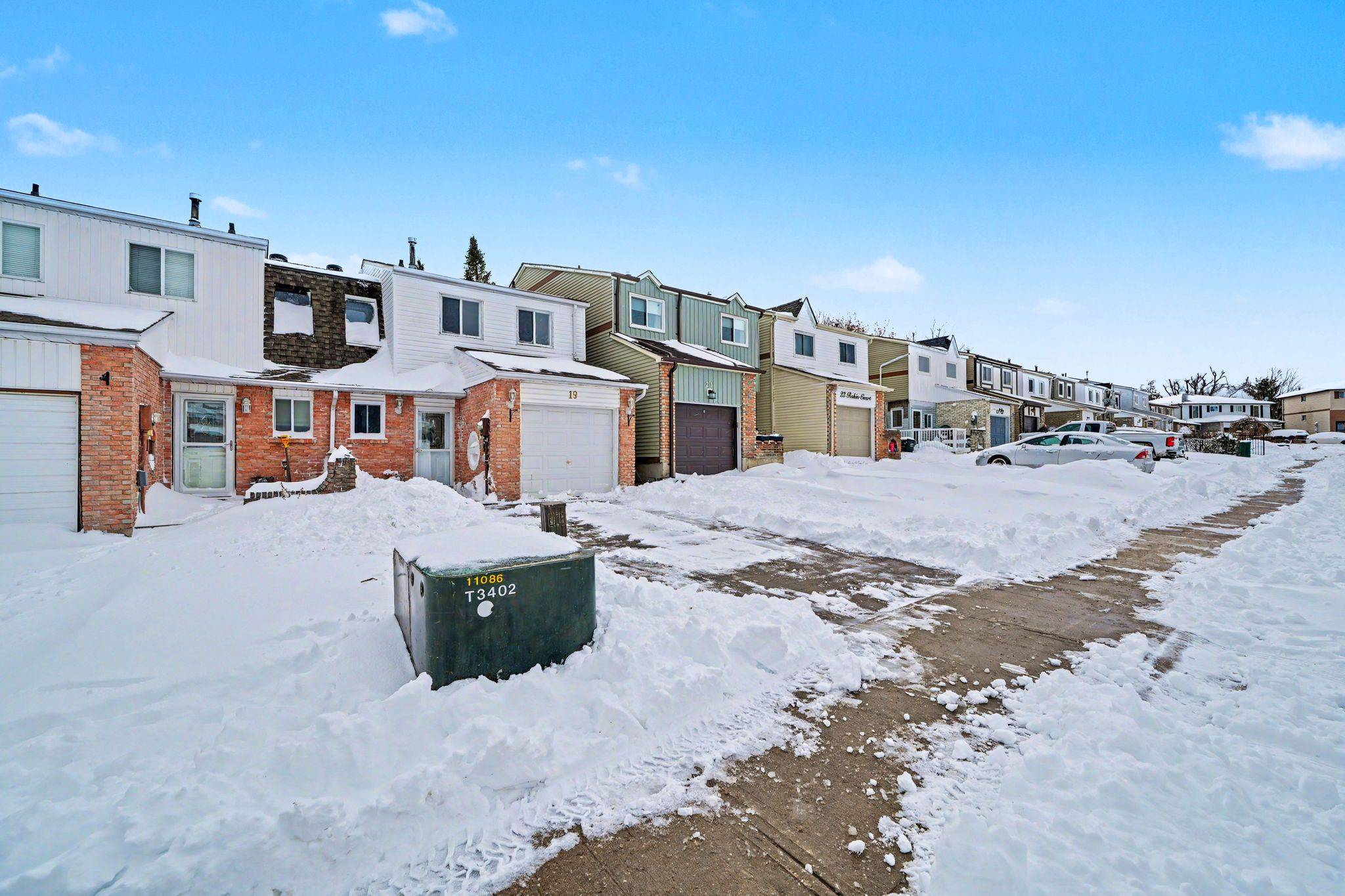 Barrie, ON L4M 5L9,19 Robin CT