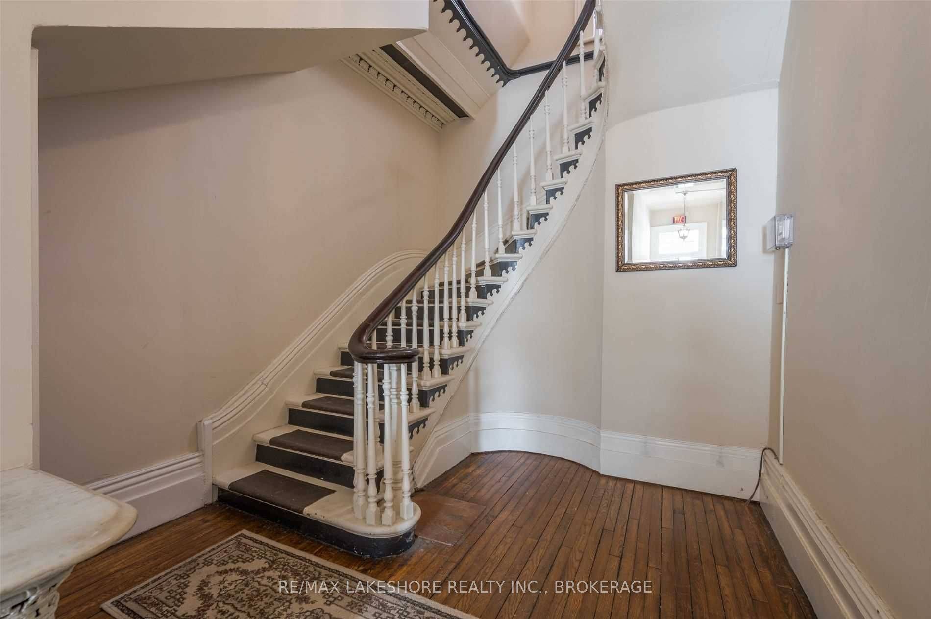 Cobourg, ON K9A 3M3,364 George ST #4