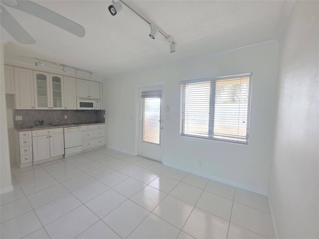 Lighthouse Point, FL 33064,2131 NE 42nd Ct #209E