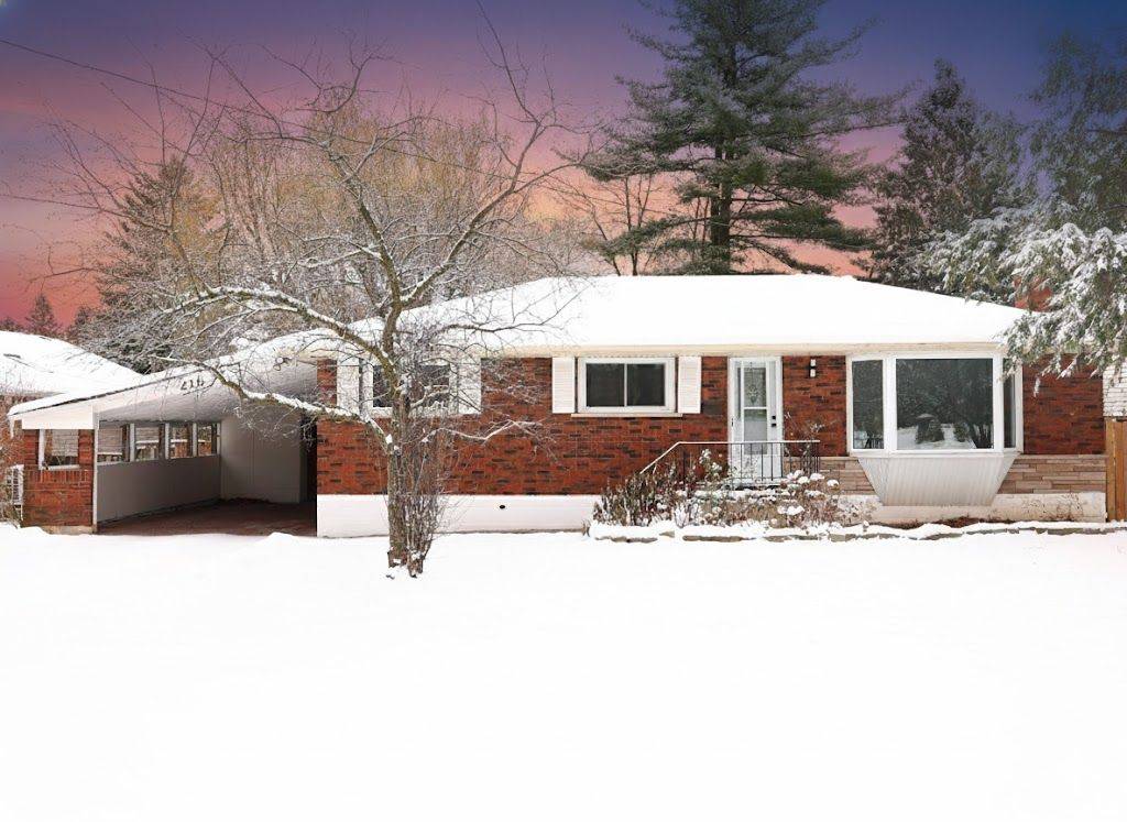 Hamilton, ON L9G 1P8,216 Sioux RD