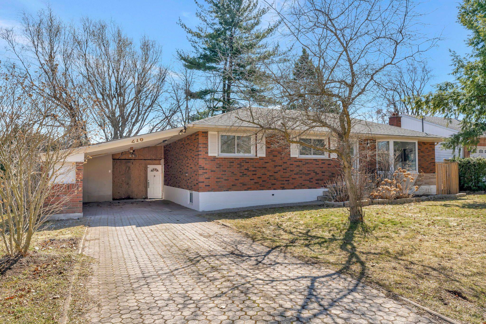 Hamilton, ON L9G 1P8,216 Sioux RD